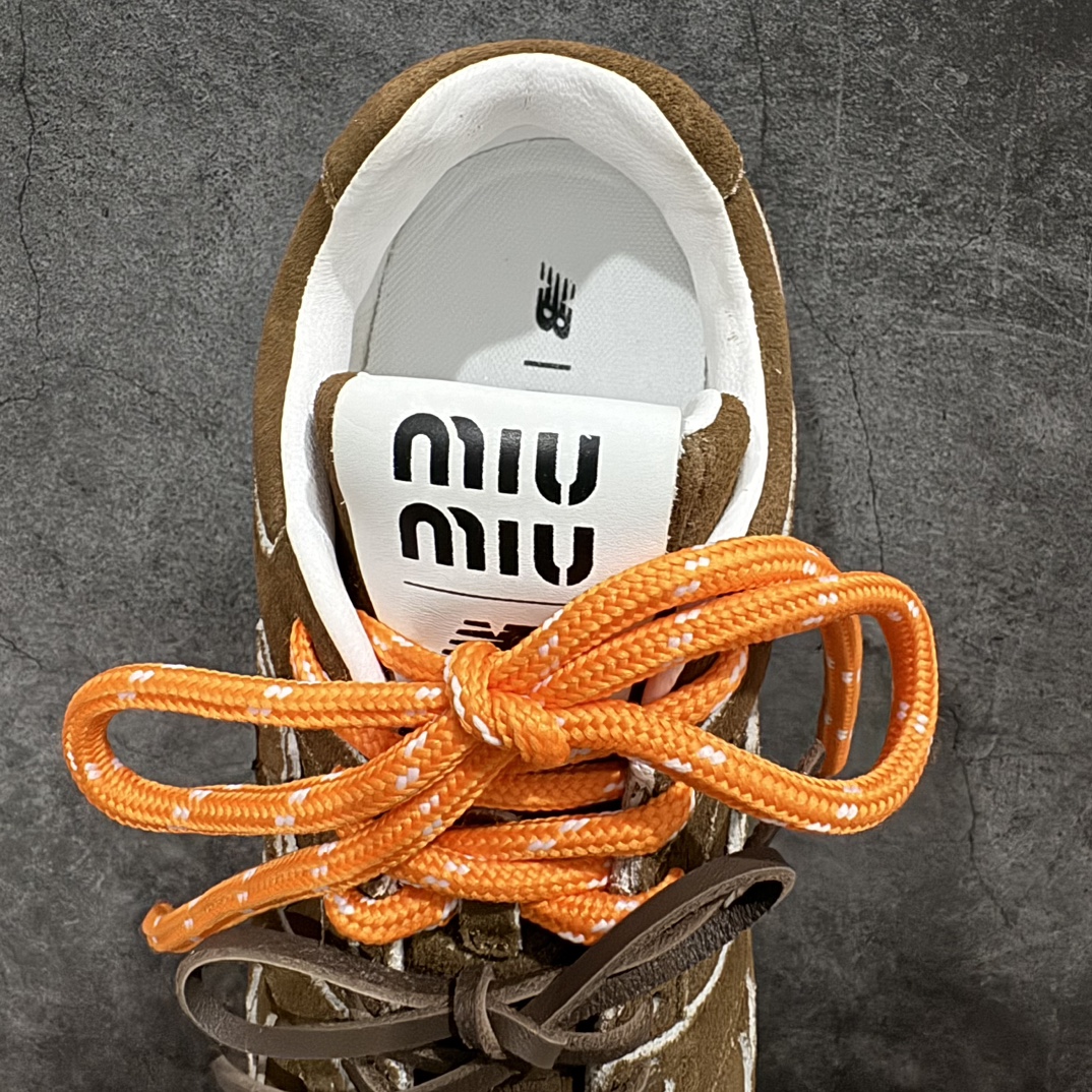 图片[8]-【广东纯原版本】Miumiu x New Balance NB24S联名款运动鞋  缪缪大秀上爆出的这双与New Balance 新百伦联名款运动 球鞋 后全球各大代购官网火爆上市.24s开春走秀场曝光、非常流行的美拉德配色平底鞋，双鞋带设计、独特风格，非常有质感！上脚非常轻便 百搭 全球以及国内社交平台已爆众多上脚图 多位顶级流量明星立捧n面料:  原版定制牛反绒n内里:  进口透网布拼接羊皮里n鞋底:  原版开模牛筋大底n底厚：2.5CM 尺码：35 36 37 38 39 40 编码：TL420440-鞋库