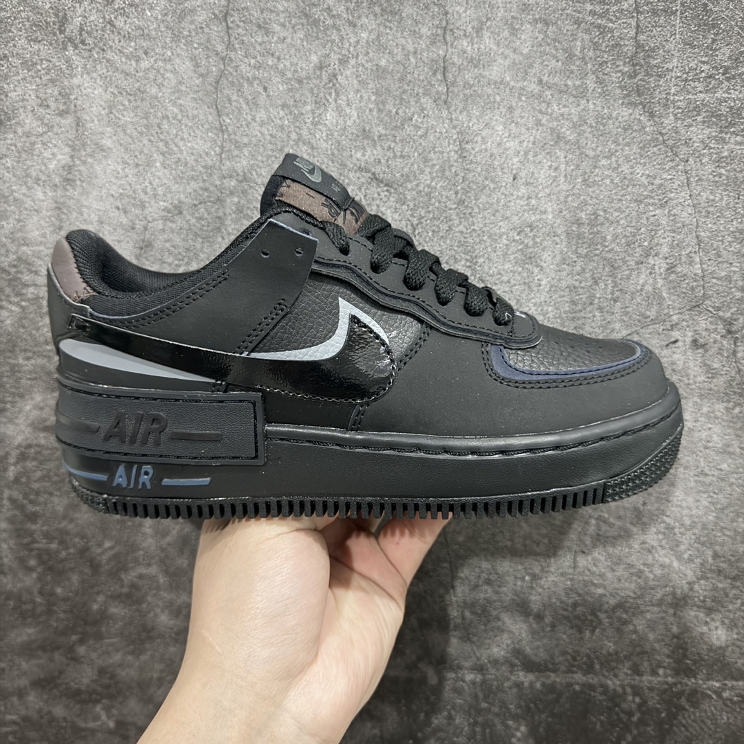 【公司级】Nike WMNS Air Force 1 Shadow\”Triple Black\”空军一号轻量增高低帮百搭板鞋“皮革全黑武士”FB7582-001n女鞋半码制n升级原楦原纸版数据开发版型n正确双层轻量EVA发泡中底组合防滑RB橡胶外圈底❗n全新少女系解构主义设计 尺码：35 36 36.5 37.5 38 38.5 39 40 41 42 编码：LF250260-鞋库