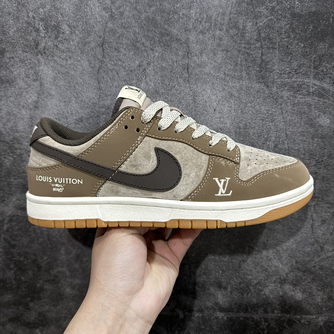 Nk SB Dunk Low LV联名-猪八棕 周年高端定制 低帮休闲板鞋 JH8036-913n#定制鞋盒 大厂纯原品质出货 超高清洁度 皮料切割干净无任何毛边 细节完美 尺码：36 36.5 37.5 38 38.5 39 40 40.5 41 42 42.5 43 44 44.5 45  编码：HXS340360-鞋库