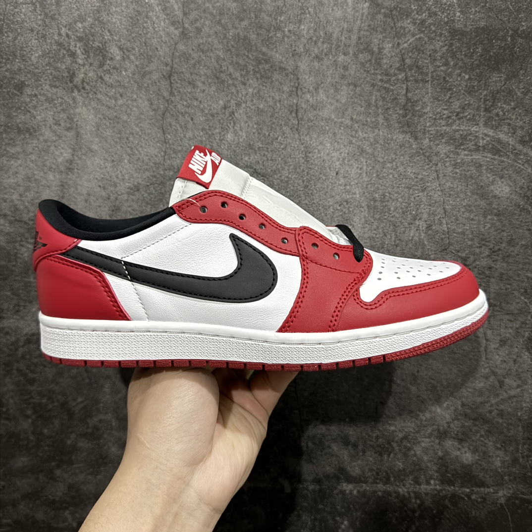 【DG纯原福利】 Air Jordan AJ1 Retro Low OG 白红 705329-101 十年一代莞产技术加持 市场OG低帮天花板 全套原纸板楦头开发 原厂特供皮料加持 确保原汁原味 完美呈现一代版型 一比一鞋头弧度高度鞋身弧度 数据细节工艺流程均保持原鞋一致 后跟弧度收口自然对折 极致一眼正品既视感 原厂皮料 进口玻璃冲刀皮料裁剪零毛边 承诺百分百一致原鞋 全鞋电脑针车工艺 鞋面清洁度最高QC检验标准 控制溢胶 飞翼3D高频深度立体 鞋盒、防尘纸 均采购来自原厂 尺码：40 40.5 41 42 42.5 43 44 44.5 45 46 47.5-选品中心