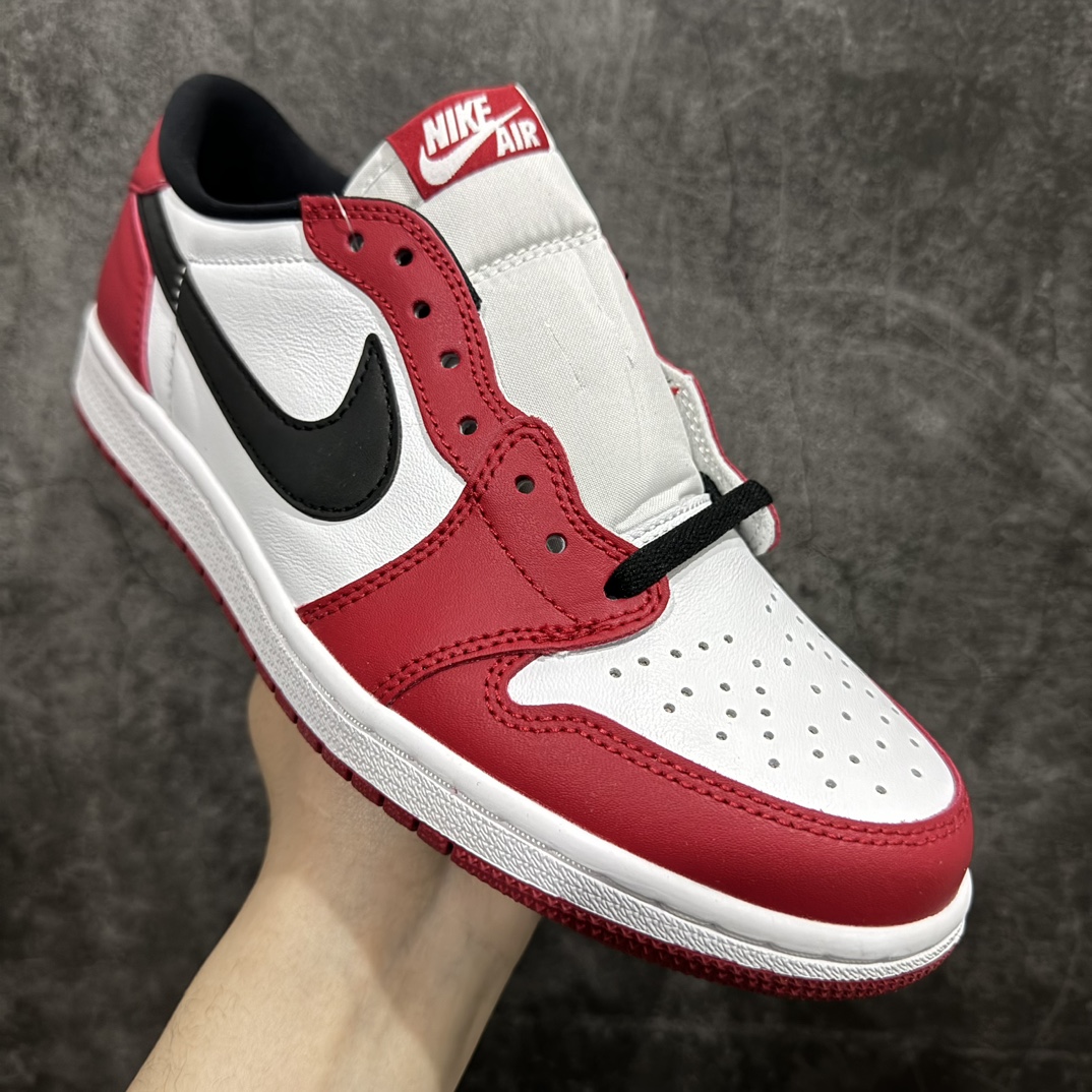 图片[3]-【DG纯原福利】 Air Jordan AJ1 Retro Low OG 白红 705329-101 十年一代莞产技术加持 市场OG低帮天花板 全套原纸板楦头开发 原厂特供皮料加持 确保原汁原味 完美呈现一代版型 一比一鞋头弧度高度鞋身弧度 数据细节工艺流程均保持原鞋一致 后跟弧度收口自然对折 极致一眼正品既视感 原厂皮料 进口玻璃冲刀皮料裁剪零毛边 承诺百分百一致原鞋 全鞋电脑针车工艺 鞋面清洁度最高QC检验标准 控制溢胶 飞翼3D高频深度立体 鞋盒、防尘纸 均采购来自原厂 尺码：40 40.5 41 42 42.5 43 44 44.5 45 46 47.5-选品中心