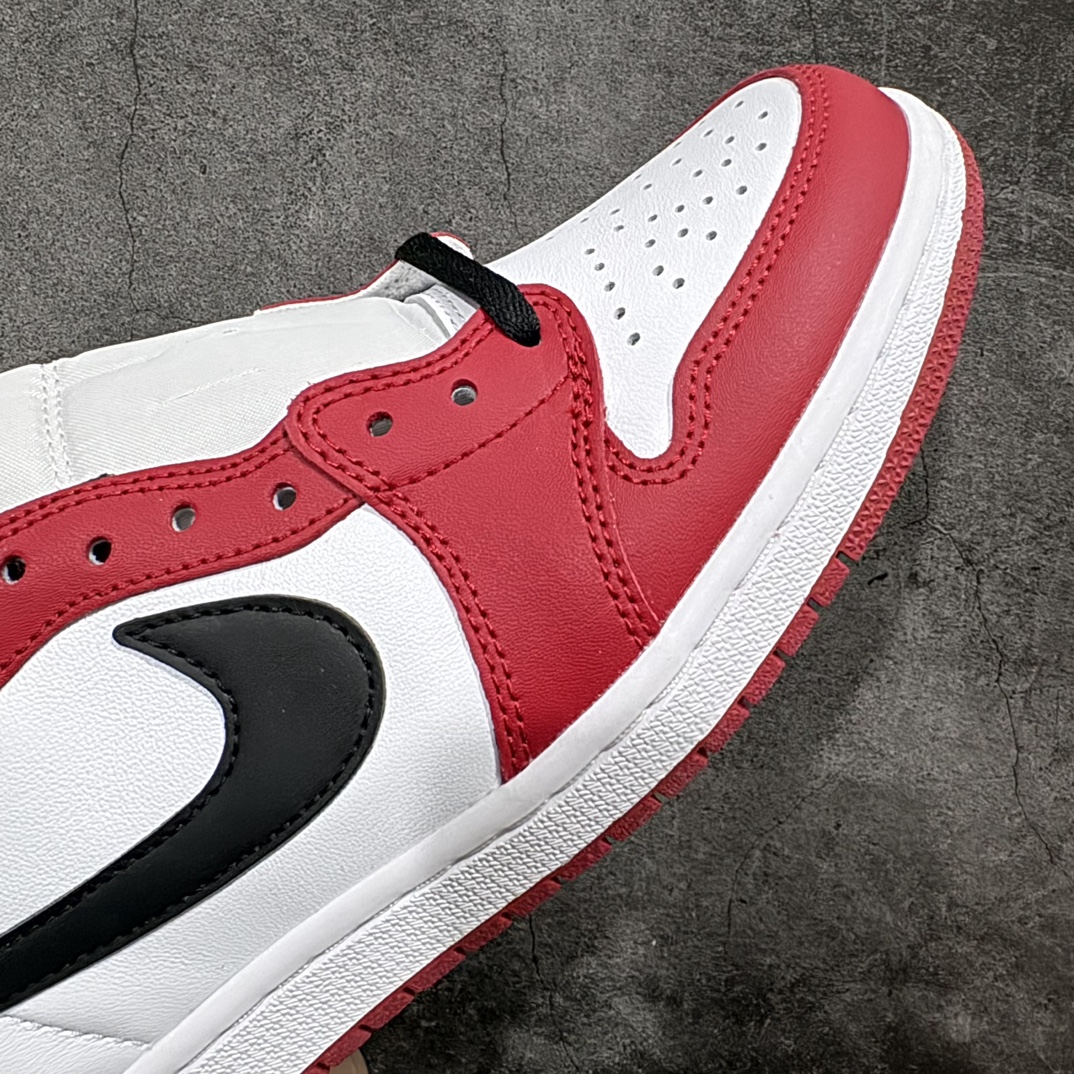 图片[6]-【DG纯原福利】 Air Jordan AJ1 Retro Low OG 白红 705329-101 十年一代莞产技术加持 市场OG低帮天花板 全套原纸板楦头开发 原厂特供皮料加持 确保原汁原味 完美呈现一代版型 一比一鞋头弧度高度鞋身弧度 数据细节工艺流程均保持原鞋一致 后跟弧度收口自然对折 极致一眼正品既视感 原厂皮料 进口玻璃冲刀皮料裁剪零毛边 承诺百分百一致原鞋 全鞋电脑针车工艺 鞋面清洁度最高QC检验标准 控制溢胶 飞翼3D高频深度立体 鞋盒、防尘纸 均采购来自原厂 尺码：40 40.5 41 42 42.5 43 44 44.5 45 46 47.5-选品中心
