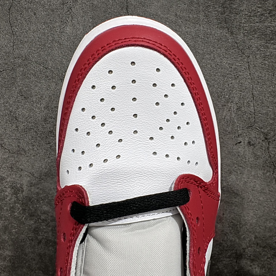 图片[5]-【DG纯原福利】 Air Jordan AJ1 Retro Low OG 白红 705329-101 十年一代莞产技术加持 市场OG低帮天花板 全套原纸板楦头开发 原厂特供皮料加持 确保原汁原味 完美呈现一代版型 一比一鞋头弧度高度鞋身弧度 数据细节工艺流程均保持原鞋一致 后跟弧度收口自然对折 极致一眼正品既视感 原厂皮料 进口玻璃冲刀皮料裁剪零毛边 承诺百分百一致原鞋 全鞋电脑针车工艺 鞋面清洁度最高QC检验标准 控制溢胶 飞翼3D高频深度立体 鞋盒、防尘纸 均采购来自原厂 尺码：40 40.5 41 42 42.5 43 44 44.5 45 46 47.5-选品中心