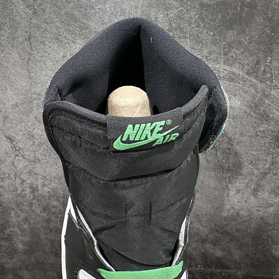 图片[8]-【DG纯原福利】Air Jordan AJ1 Retro High黑绿脚趾 凯尔特人 DZ5485-031 十年一代莞产技术加持 全套原纸板楦头开发 原厂特供皮料加持 确保原汁原味 完美呈现一代版型 一比一鞋头弧度高度鞋身弧度 数据细节工艺流程均保持原鞋一致 后跟弧度收口自然对折 极致一眼正品既视感 原厂皮料 进口玻璃冲刀皮料裁剪零毛边 承诺百分百一致原鞋 全鞋电脑针车工艺 鞋面清洁度最高QC检验标准 控制溢胶 飞翼3D高频深度立体 鞋盒、防尘纸 均采购来自原厂 尺码：40 42 42.5 43 44 44.5 45 46 47.5 48-选品中心