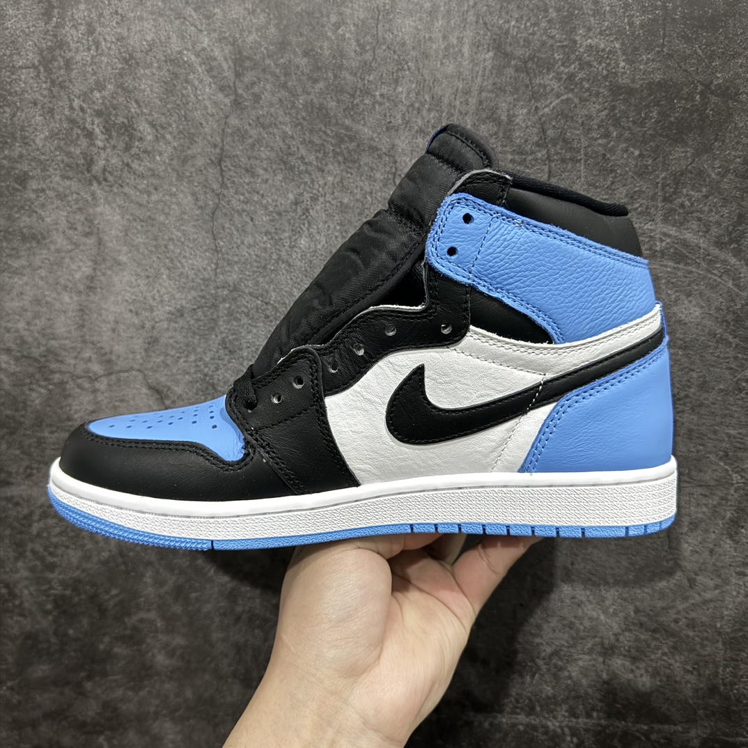 图片[2]-【DG纯原福利】Air Jordan AJ1 Retro High北卡蓝黑脚趾DZ5485-400 十年一代莞产技术加持 全套原纸板楦头开发 原厂特供皮料加持 确保原汁原味 完美呈现一代版型 一比一鞋头弧度高度鞋身弧度 数据细节工艺流程均保持原鞋一致 后跟弧度收口自然对折 极致一眼正品既视感 原厂皮料 进口玻璃冲刀皮料裁剪零毛边 承诺百分百一致原鞋 全鞋电脑针车工艺 鞋面清洁度最高QC检验标准 控制溢胶 飞翼3D高频深度立体 鞋盒、防尘纸 均采购来自原厂 尺码：40 42 42.5 43 44 44.5 45 46 47.5 48-选品中心
