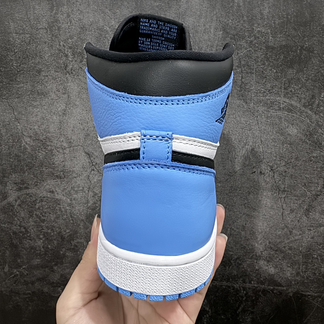图片[4]-【DG纯原福利】Air Jordan AJ1 Retro High北卡蓝黑脚趾DZ5485-400 十年一代莞产技术加持 全套原纸板楦头开发 原厂特供皮料加持 确保原汁原味 完美呈现一代版型 一比一鞋头弧度高度鞋身弧度 数据细节工艺流程均保持原鞋一致 后跟弧度收口自然对折 极致一眼正品既视感 原厂皮料 进口玻璃冲刀皮料裁剪零毛边 承诺百分百一致原鞋 全鞋电脑针车工艺 鞋面清洁度最高QC检验标准 控制溢胶 飞翼3D高频深度立体 鞋盒、防尘纸 均采购来自原厂 尺码：40 42 42.5 43 44 44.5 45 46 47.5 48-选品中心