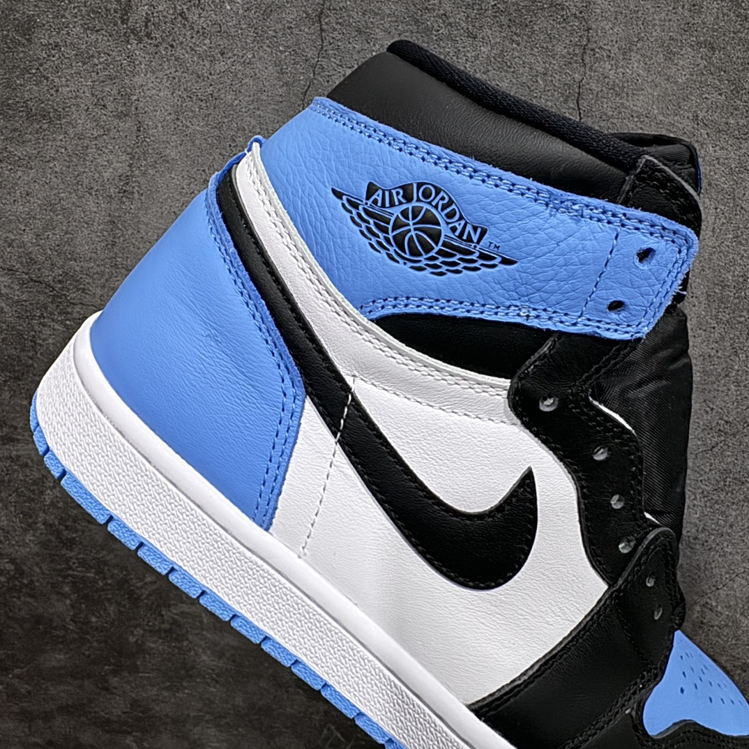 图片[7]-【DG纯原福利】Air Jordan AJ1 Retro High北卡蓝黑脚趾DZ5485-400 十年一代莞产技术加持 全套原纸板楦头开发 原厂特供皮料加持 确保原汁原味 完美呈现一代版型 一比一鞋头弧度高度鞋身弧度 数据细节工艺流程均保持原鞋一致 后跟弧度收口自然对折 极致一眼正品既视感 原厂皮料 进口玻璃冲刀皮料裁剪零毛边 承诺百分百一致原鞋 全鞋电脑针车工艺 鞋面清洁度最高QC检验标准 控制溢胶 飞翼3D高频深度立体 鞋盒、防尘纸 均采购来自原厂 尺码：40 42 42.5 43 44 44.5 45 46 47.5 48-选品中心