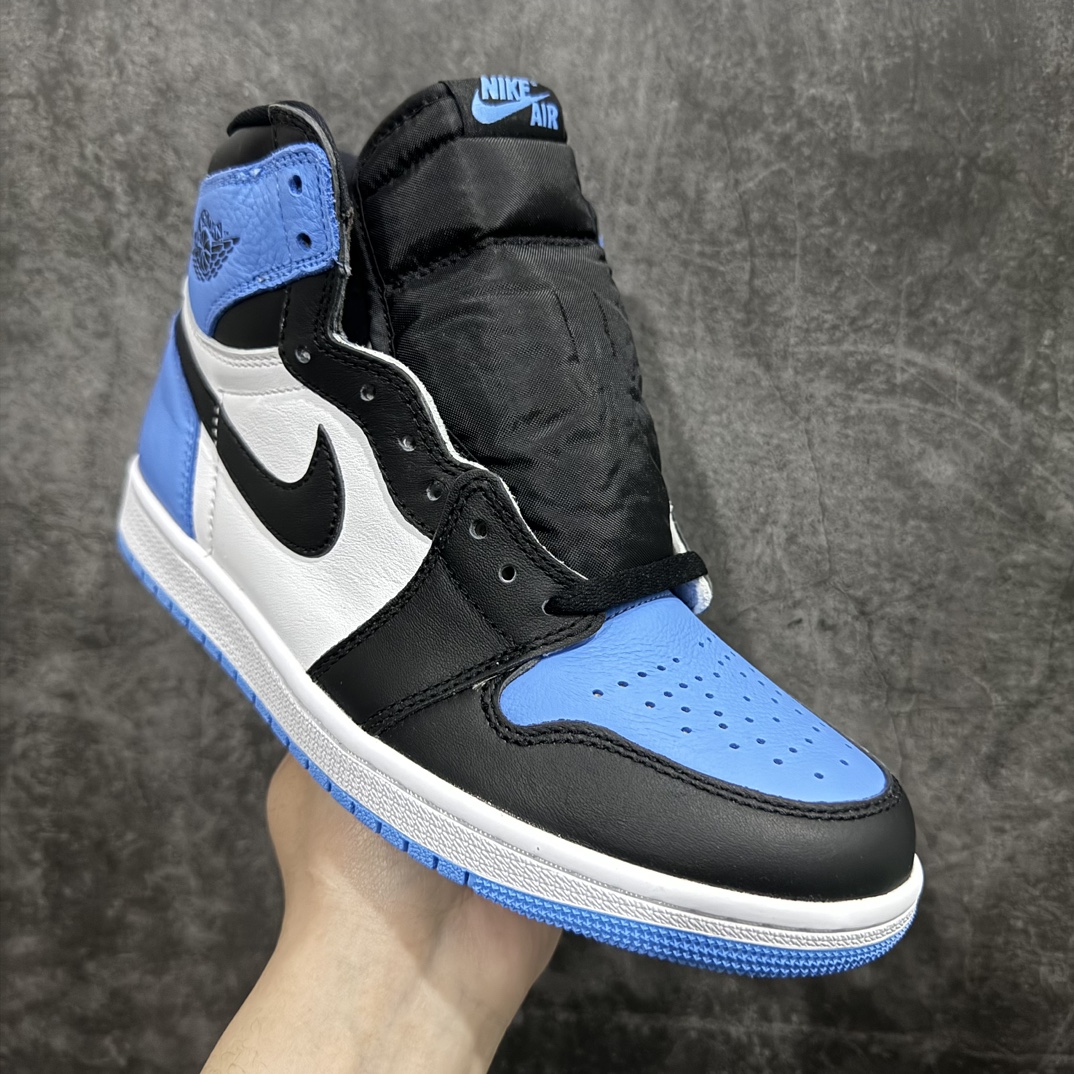 图片[3]-【DG纯原福利】Air Jordan AJ1 Retro High北卡蓝黑脚趾DZ5485-400 十年一代莞产技术加持 全套原纸板楦头开发 原厂特供皮料加持 确保原汁原味 完美呈现一代版型 一比一鞋头弧度高度鞋身弧度 数据细节工艺流程均保持原鞋一致 后跟弧度收口自然对折 极致一眼正品既视感 原厂皮料 进口玻璃冲刀皮料裁剪零毛边 承诺百分百一致原鞋 全鞋电脑针车工艺 鞋面清洁度最高QC检验标准 控制溢胶 飞翼3D高频深度立体 鞋盒、防尘纸 均采购来自原厂 尺码：40 42 42.5 43 44 44.5 45 46 47.5 48-选品中心