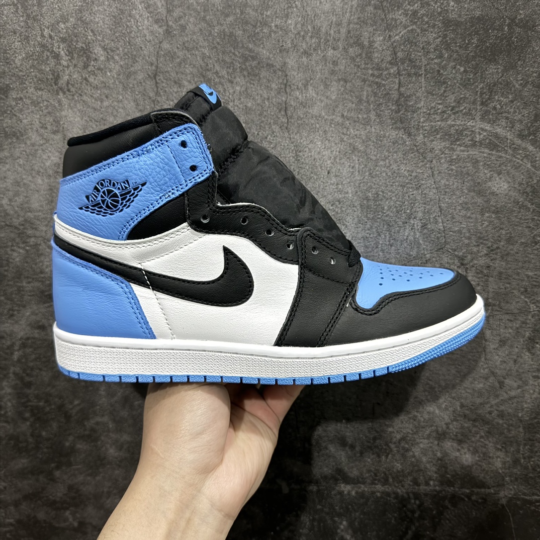 【DG纯原福利】Air Jordan AJ1 Retro High北卡蓝黑脚趾DZ5485-400 十年一代莞产技术加持 全套原纸板楦头开发 原厂特供皮料加持 确保原汁原味 完美呈现一代版型 一比一鞋头弧度高度鞋身弧度 数据细节工艺流程均保持原鞋一致 后跟弧度收口自然对折 极致一眼正品既视感 原厂皮料 进口玻璃冲刀皮料裁剪零毛边 承诺百分百一致原鞋 全鞋电脑针车工艺 鞋面清洁度最高QC检验标准 控制溢胶 飞翼3D高频深度立体 鞋盒、防尘纸 均采购来自原厂 尺码：40 42 42.5 43 44 44.5 45 46 47.5 48-选品中心