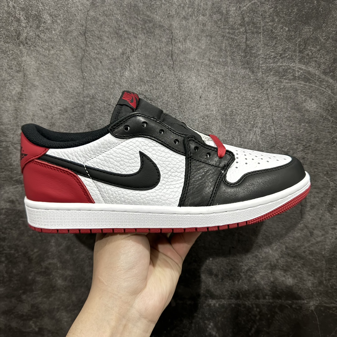 【DG纯原福利】 Air Jordan AJ1 Retro Low OG 白红 705329-101 十年一代莞产技术加持 市场OG低帮天花板 全套原纸板楦头开发 原厂特供皮料加持 确保原汁原味 完美呈现一代版型 一比一鞋头弧度高度鞋身弧度 数据细节工艺流程均保持原鞋一致 后跟弧度收口自然对折 极致一眼正品既视感 原厂皮料 进口玻璃冲刀皮料裁剪零毛边 承诺百分百一致原鞋 全鞋电脑针车工艺 鞋面清洁度最高QC检验标准 控制溢胶 飞翼3D高频深度立体 鞋盒、防尘纸 均采购来自原厂 尺码：40 40.5 41 42 42.5 43 44 44.5 45 46 47.5-选品中心