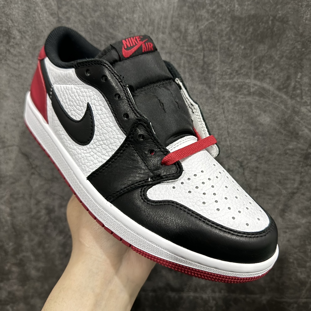 图片[3]-【DG纯原福利】 Air Jordan AJ1 Retro Low OG 白红 705329-101 十年一代莞产技术加持 市场OG低帮天花板 全套原纸板楦头开发 原厂特供皮料加持 确保原汁原味 完美呈现一代版型 一比一鞋头弧度高度鞋身弧度 数据细节工艺流程均保持原鞋一致 后跟弧度收口自然对折 极致一眼正品既视感 原厂皮料 进口玻璃冲刀皮料裁剪零毛边 承诺百分百一致原鞋 全鞋电脑针车工艺 鞋面清洁度最高QC检验标准 控制溢胶 飞翼3D高频深度立体 鞋盒、防尘纸 均采购来自原厂 尺码：40 40.5 41 42 42.5 43 44 44.5 45 46 47.5-选品中心