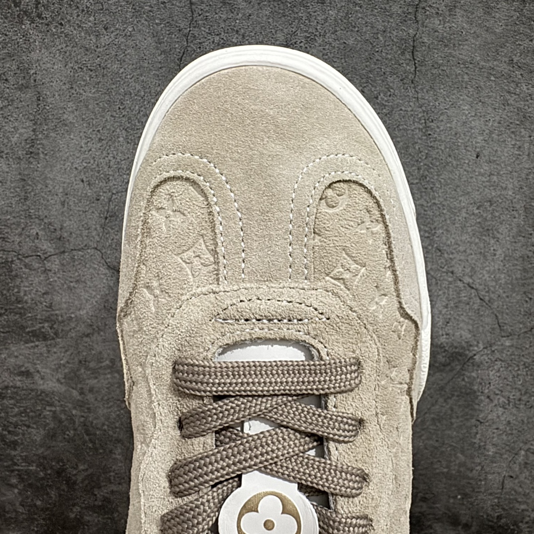 图片[4]-【广东纯原版本】2024ss 春夏新品 路易威登Louis Vuitton Groovy Platform Low Sneaker 时髦增高系列低帮松糕厚底百搭德训风休闲小白运动鞋“麂皮卡其灰压纹LV老花 尺码：35-41nn女鞋广东原产n配置抽屉礼品鞋盒及包装说明书n防尘布袋物件(附送快递加固牛皮纸外盒!!)n采用固色牛反绒组合头层皮革饰片鞋面材质n高密度电脑车线工艺小牛真皮内里贴附PU超软脚感乳胶鞋垫n外置隔色TPU厚实高弹橡胶鞋底 编码：KH390420-鞋库