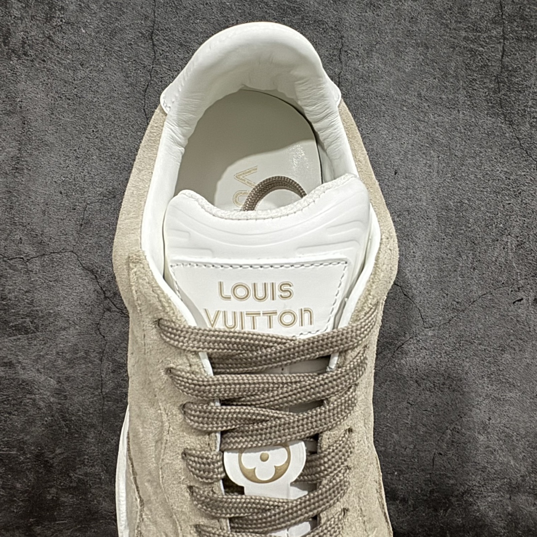 图片[8]-【广东纯原版本】2024ss 春夏新品 路易威登Louis Vuitton Groovy Platform Low Sneaker 时髦增高系列低帮松糕厚底百搭德训风休闲小白运动鞋“麂皮卡其灰压纹LV老花 尺码：35-41nn女鞋广东原产n配置抽屉礼品鞋盒及包装说明书n防尘布袋物件(附送快递加固牛皮纸外盒!!)n采用固色牛反绒组合头层皮革饰片鞋面材质n高密度电脑车线工艺小牛真皮内里贴附PU超软脚感乳胶鞋垫n外置隔色TPU厚实高弹橡胶鞋底 编码：KH390420-鞋库