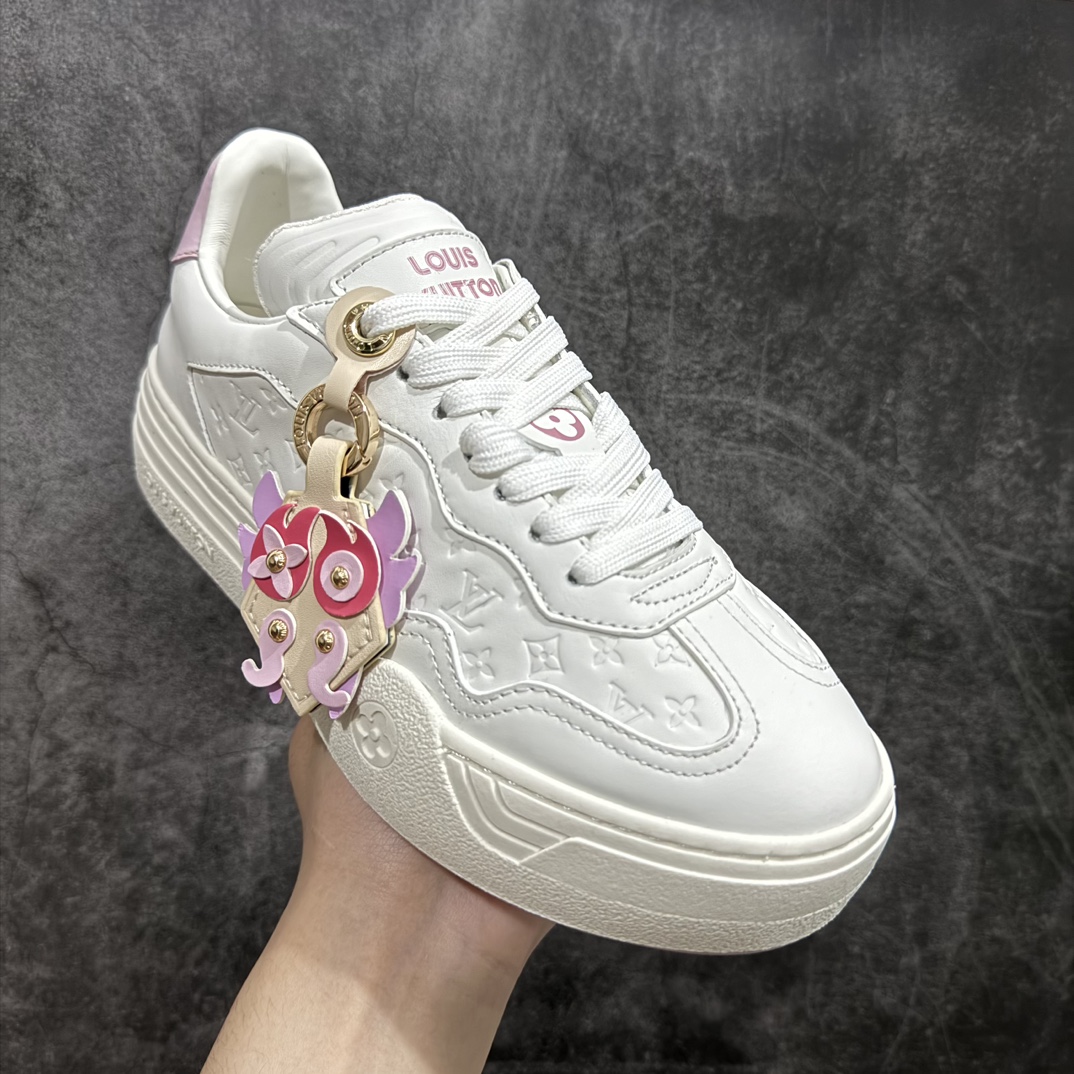 380 路易威登Louis Vuitton Groovy Platform Low Sneaker 时髦增高休闲小白运动鞋“白粉尾压纹LV老花龙年挂饰”