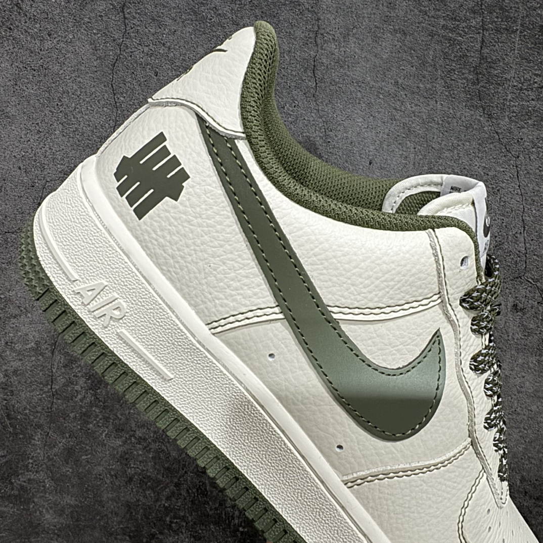 240 Undefeated x Nk Air Force 1'07 Low 空军一号低帮休闲板鞋 UN2395-521