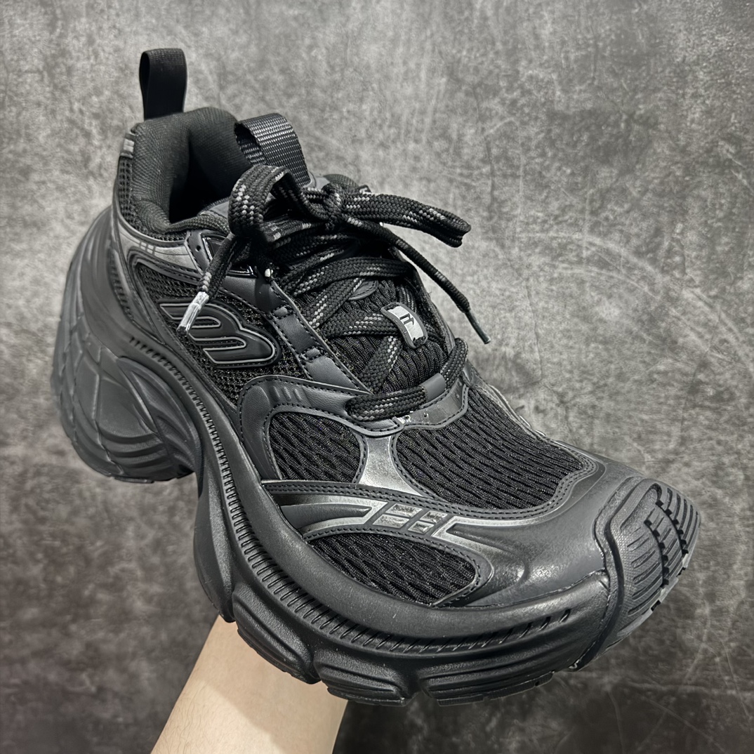 图片[3]-【XA纯原】BALENCIAGA 10XL Sneakers巴黎世家网布系带低帮走秀复古老爹鞋全套原纸板楦头开发 最原汁原味的灵魂版型 全鞋荧光划线卡点 胶水把控整洁度追求极致完美 每一双都是工艺品 多重QC质检 超越公司货的品控标准 实实在在的免检产品 原盒原配 正确字体电绣 粗细、位置、大小正确 侧边TPU 透气孔匹配意产原版 正确分离大底 TPU软底 原版一致大底LOGO 立体感十足 原厂皮料水洗做旧 采购原厂网纱 不含皮革 网布材料和聚氨酯 磨损效果 展现品牌对于新潮事物的热情 这款鞋子拥有巨大尺寸和醒目设计 符合当下”老爹鞋”的趋势 鞋子采用银灰配色 营造出低调而不失华丽的效果 10XL的尺码使它成为市场中最显眼的存在 适合追求个性化的人群 Balenciaga始终站在时尚前沿 此次发布的产品再次体现了他们的创新能力  尺码：35 36 37 38 39 40 41 42 43 44 45 46 编码：DF440460-鞋库