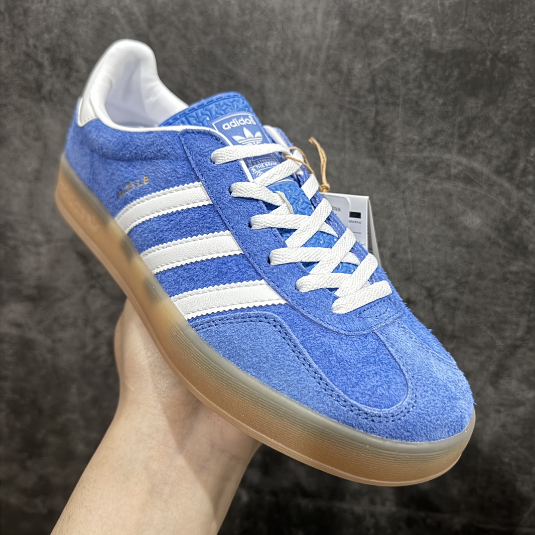 图片[3]-【正确版】 AD Original Gazelle Indoor Trainers 瞪羚室内鞋系列低帮复古百搭休闲运动德训风板鞋 麂皮白蓝生胶底 HQ8717n超级性价比好货 极力推荐n正确原厂定制长毛翻毛皮组合环保纤维革鞋面材质内置环保海玻璃鞋垫 外置RB橡胶大底品品控稳定性领先行业 原厂全套原楦原纸板冲刀磨具开发n原厂港宝加持定型后跟 尺码：35-45 编码：YX200230-莆田鞋批发中心