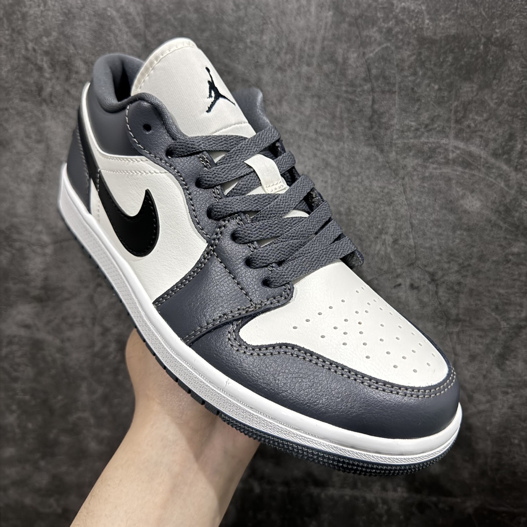 图片[3]-【DT纯原】Air Jordan AJ1 Low深灰色 DC0774-102n市面中低帮最具代表性版本没有之一 口碑大厂出品 品控大底版型不断改良更新 全套原纸板楦头开发 确保原汁原味 完美呈现版型 完美零毛边处理 原厂内置全掌气垫 价格定位良心 平台专用代工流水线出品 一眼公司既视感 拿到手的一瞬间就与众不同 碾压市面所有版本 全部原鞋开发 每一个配色都会采购原鞋确认细节 打破市面看图做货无好货之说  尺码：40 40.5 41 42 42.5 43 44 44.5 45 46 编码：DT270280-莆田鞋批发中心