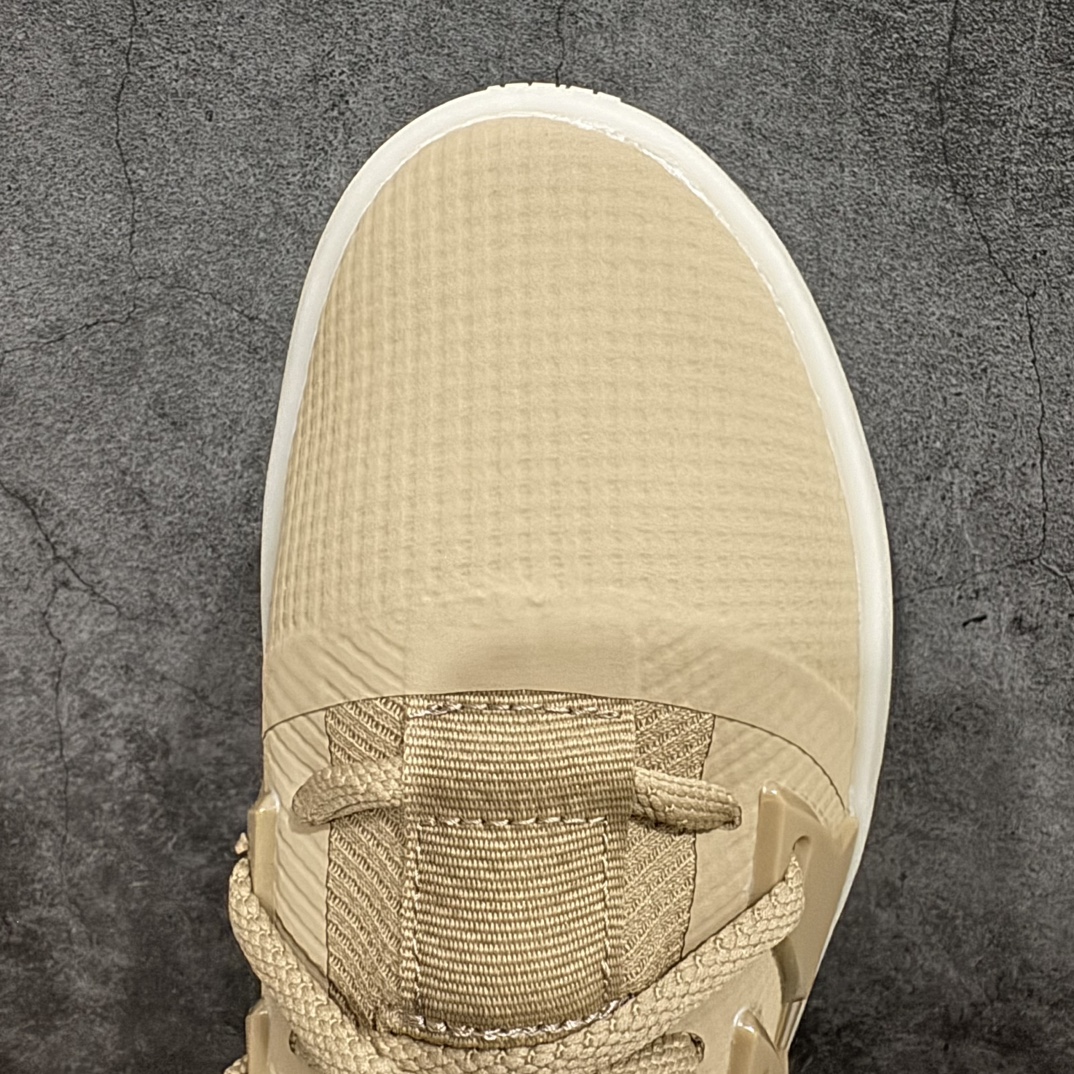 图片[5]-【纯原版】 Fear of God Athletics x Adidas Basketball FOG联名高帮篮球鞋 IE6177n年度大戏 匠心打造 开发时长超过半年 独家私模百万磨具冲刀加持 广硕原厂全套原纸板楦头开发 原厂特供皮料加持 确保原汁原味 Jerry Lorenzo备受期待的Fear of God Athletics I Basketball系列首发推出 恰如其分地命名为\”The One\”终于首次亮相 此次发布的焦点是迷人的 Carbon 碳黑配色 无缝融合了时尚和运动领域 为了体现Fear of God的独特风格 I Basketball通过时尚的低帮和独特的半透明橡胶外底展示其身份 同时以优质针织鞋面搭配氯丁橡胶鞋领和脚踝松紧绳 提升舒适度和灵活性 外搭TPU薄膜覆面 搭配Lightstrike中底 缔造顶级舒适度 该设计融入了标志性元素 如3条纹模鞋侧支撑 灵感来自Adidas三道杆 其他细节包括鞋头上的浮雕Adidas标志和鞋跟上的黑条 带有Fear of God标志SIZE：36 36.5 37.5 38 38.5 39 40 40.5 41 42 42.5 43 44 44.5 45 46 47 编码：LDS460480-鞋库