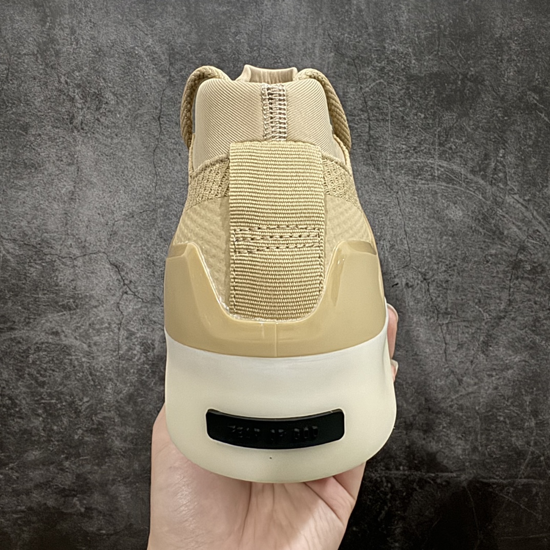 图片[4]-【纯原版】 Fear of God Athletics x Adidas Basketball FOG联名高帮篮球鞋 IE6177n年度大戏 匠心打造 开发时长超过半年 独家私模百万磨具冲刀加持 广硕原厂全套原纸板楦头开发 原厂特供皮料加持 确保原汁原味 Jerry Lorenzo备受期待的Fear of God Athletics I Basketball系列首发推出 恰如其分地命名为\”The One\”终于首次亮相 此次发布的焦点是迷人的 Carbon 碳黑配色 无缝融合了时尚和运动领域 为了体现Fear of God的独特风格 I Basketball通过时尚的低帮和独特的半透明橡胶外底展示其身份 同时以优质针织鞋面搭配氯丁橡胶鞋领和脚踝松紧绳 提升舒适度和灵活性 外搭TPU薄膜覆面 搭配Lightstrike中底 缔造顶级舒适度 该设计融入了标志性元素 如3条纹模鞋侧支撑 灵感来自Adidas三道杆 其他细节包括鞋头上的浮雕Adidas标志和鞋跟上的黑条 带有Fear of God标志SIZE：36 36.5 37.5 38 38.5 39 40 40.5 41 42 42.5 43 44 44.5 45 46 47 编码：LDS460480-鞋库