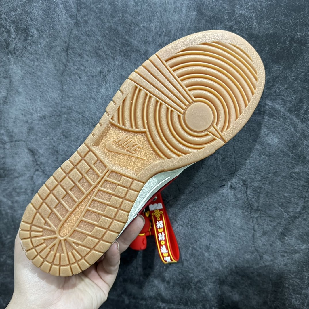 定制版NikeDunkLow中国年限定龙马精神此款主张打破传统的工业化流水线设计限制以Madebyide