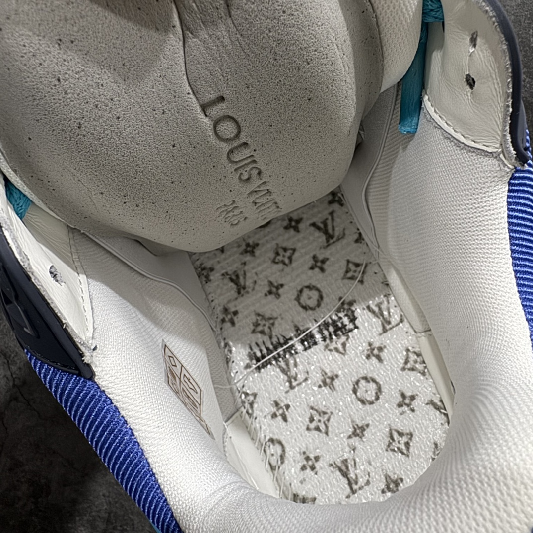 图片[8]-【无胶顶级鞋盒无字版】Louis Vuitton LV 路易威登 Trainer Maxi 胖丁 低帮休闲板鞋全新私人订单出货 海淘代购同渠道 正确折叠鞋盒 平台外贸高端零售专供品质 原版开发 完美楦型 还原度达到98% 鞋面独家订制压纹漆皮 大底TPU 私模Tpu大底 三色组合厚底 完美增高4-5cm 提供原版可配备对比 拒绝市场吹嘘所谓原版开发  尺码：35 36 37 38 39 40 41 42 43 44 45 编码：SJK550580-莆田鞋批发中心