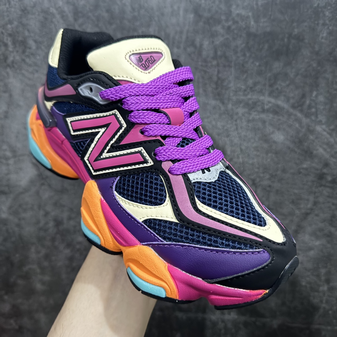 图片[3]-【公司级】 New Balance NB9060 联名款 复古休闲运动慢跑鞋 粉紫 货号：U9060NBP 全套原楦原纸板原厂数据开发 进口三明治网面 原装进口翻毛皮料正确绒感卡色 正确中底拉帮中底网布细节 原厂标裁 带紫光防伪 定制后跟透明水晶模块 冲裁组合 大底贴合程度胶水上色把控完美 整洁度挑战全网艺术家 多道序QC把关品质完善 匠心打造 耗时两个月开发完成 工艺极其复杂难度可想而知 新开独立私模大底 全网唯一正确六层组合大底 高端零售专供产物Size：36 37 37.5 38 38.5 39 40 40.5 41 42 42.5 43 44 45  编码：LDS270290-鞋库