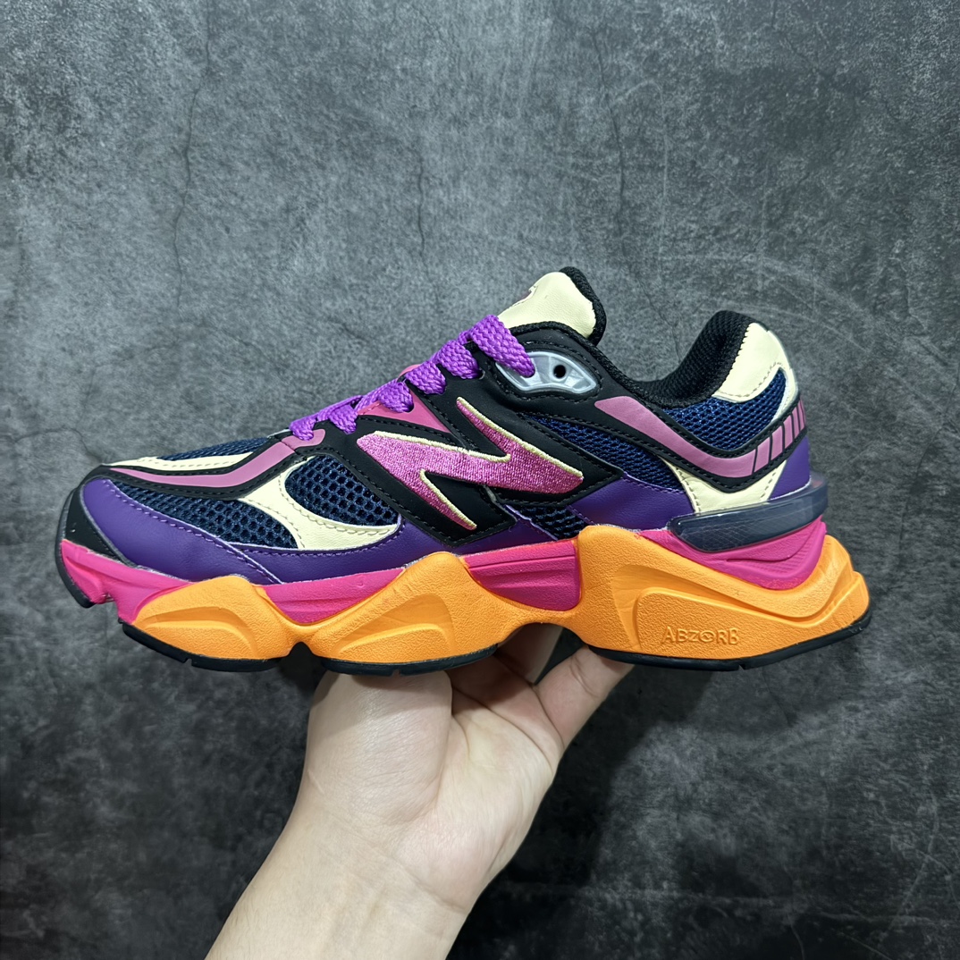 图片[2]-【公司级】 New Balance NB9060 联名款 复古休闲运动慢跑鞋 粉紫 货号：U9060NBP 全套原楦原纸板原厂数据开发 进口三明治网面 原装进口翻毛皮料正确绒感卡色 正确中底拉帮中底网布细节 原厂标裁 带紫光防伪 定制后跟透明水晶模块 冲裁组合 大底贴合程度胶水上色把控完美 整洁度挑战全网艺术家 多道序QC把关品质完善 匠心打造 耗时两个月开发完成 工艺极其复杂难度可想而知 新开独立私模大底 全网唯一正确六层组合大底 高端零售专供产物Size：36 37 37.5 38 38.5 39 40 40.5 41 42 42.5 43 44 45  编码：LDS270290-鞋库