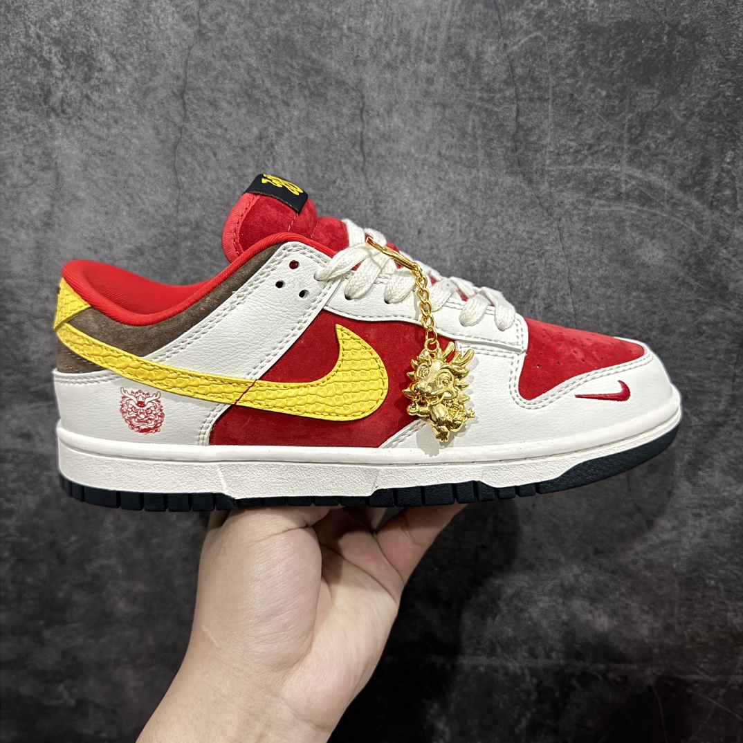 【定制版】Nike Dunk Low 中国龙限定 猛龙过江n此款灵感来源于龙年。鞋身盛开中国龙，搭配祥云，寓意吉祥如意。 货号：FC1688-161 Size：35.5 36 36.5 37.5 38 38.5 39 40 40.5 41 42 42.5 43 44 44.5 45 46 47.5  编码：HXS250270-鞋库