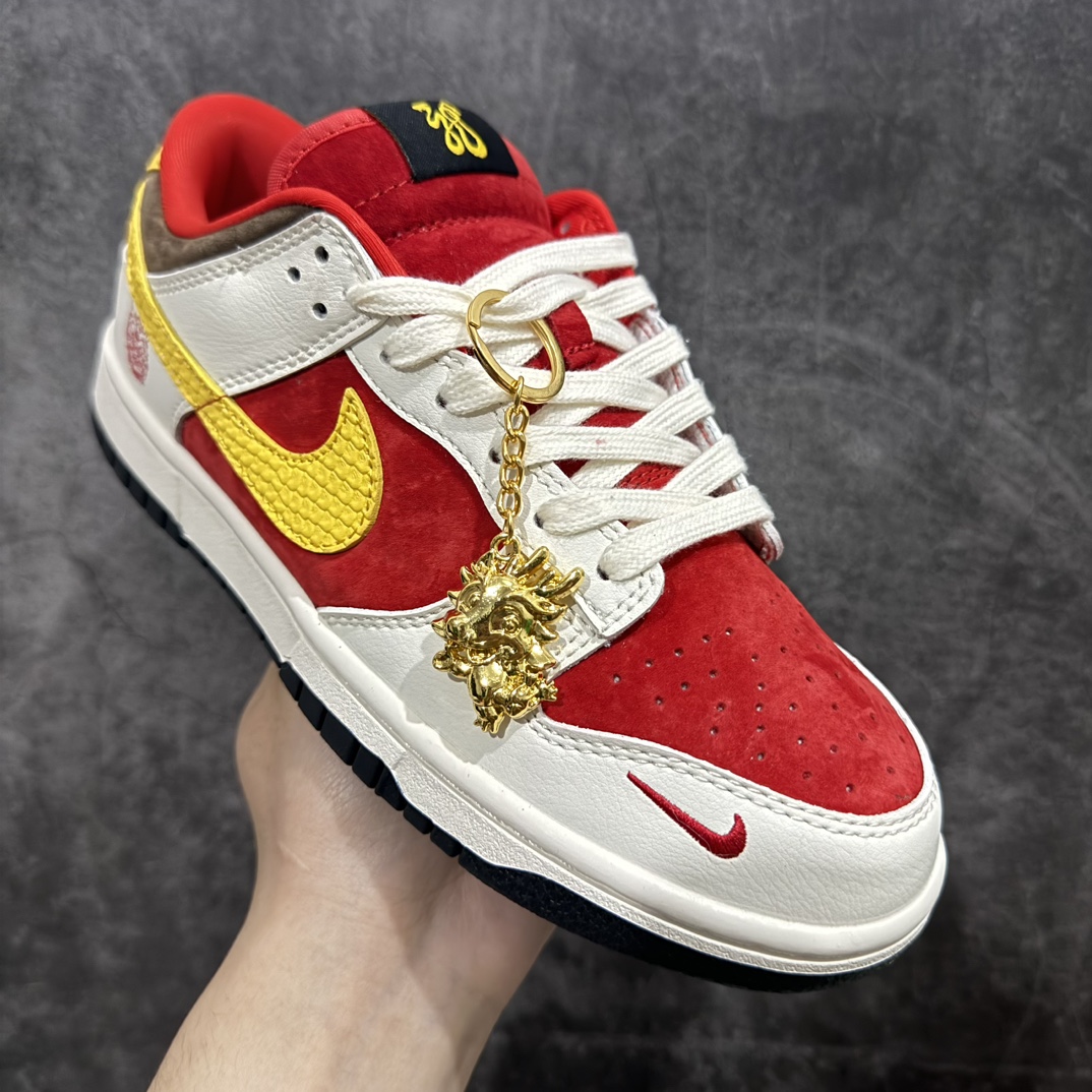 图片[3]-【定制版】Nike Dunk Low 中国龙限定 猛龙过江n此款灵感来源于龙年。鞋身盛开中国龙，搭配祥云，寓意吉祥如意。 货号：FC1688-161 Size：35.5 36 36.5 37.5 38 38.5 39 40 40.5 41 42 42.5 43 44 44.5 45 46 47.5  编码：HXS250270-鞋库