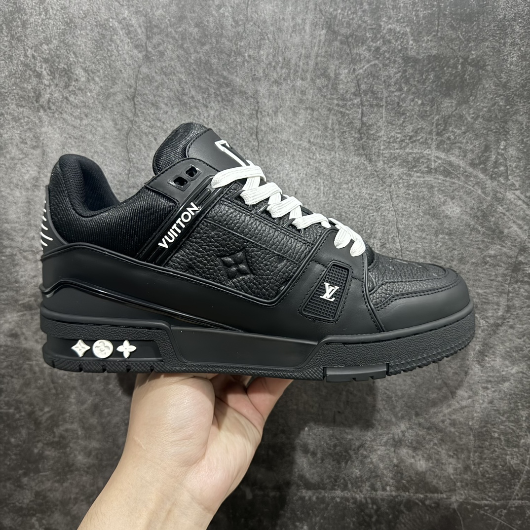 【广东纯原版本】黄色礼盒版 LV路易威登Louis Vuitton Trainer Sneaker Low休闲运动文化百搭篮球板鞋橙色礼盒豪华包装n广东原厂代购芯片版本原版一致礼品鞋盒及全套代购包装说明书防尘布袋物件正确原装进口鞋面材质n原装一致TPR光泽组合鞋底 耐弯滴塑支持片n全新原版一致鞋垫超软脚感材质 细节完美呈现完美楦型 正确卡色 细节与原版一致 请注意区分市面通货版本Size ：35-45 编码：KH550580-鞋库