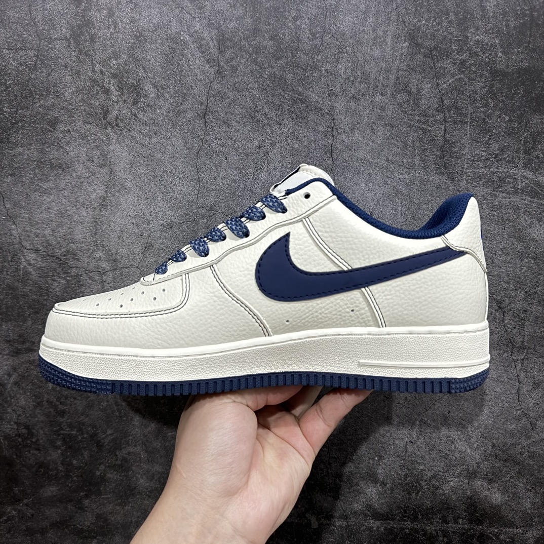 240 洛杉矶潮牌店限量发售 Undefeated x Nike Air Force 1 Low 米深蓝 空军一号低帮休闲板鞋  UN2395-522