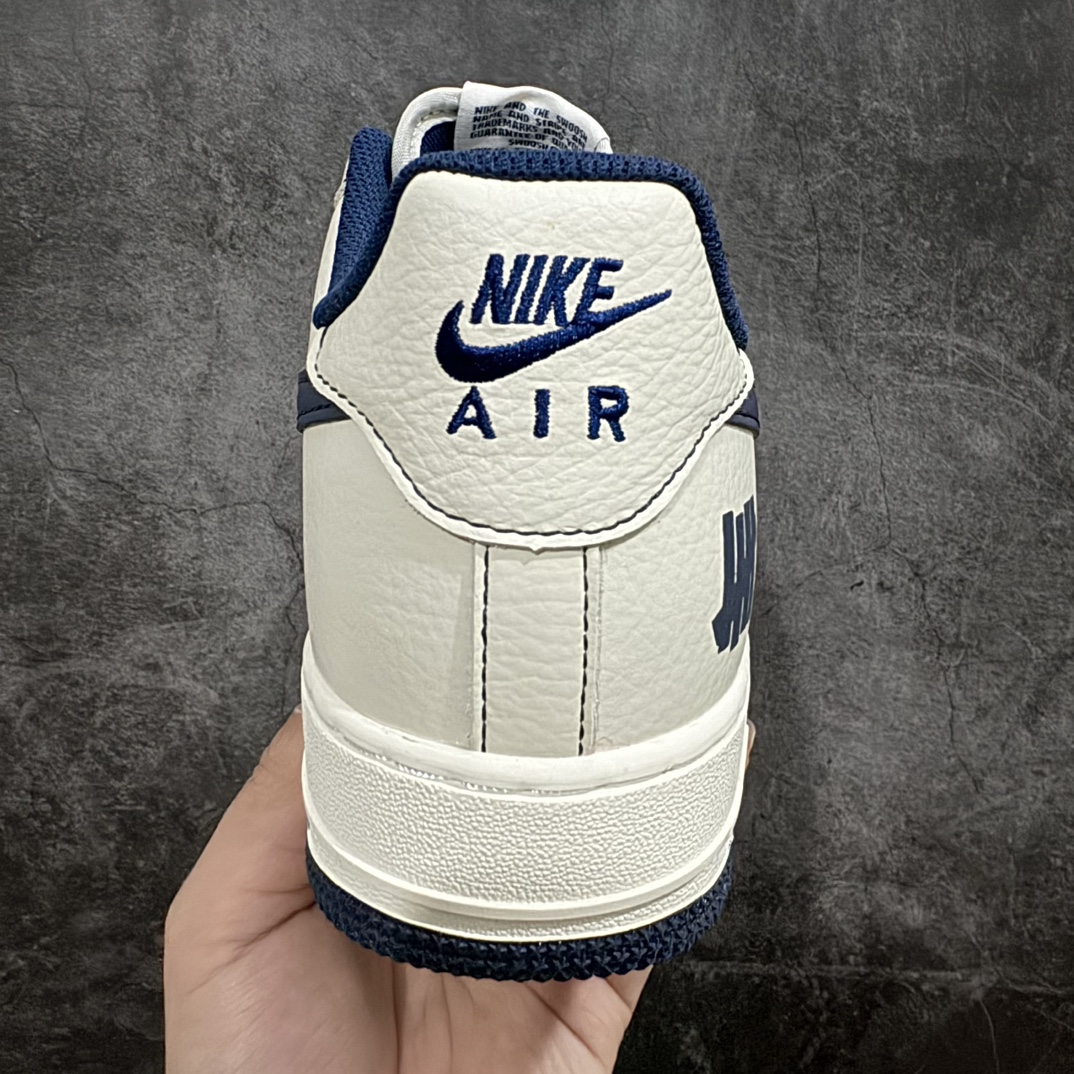 240 洛杉矶潮牌店限量发售 Undefeated x Nike Air Force 1 Low 米深蓝 空军一号低帮休闲板鞋  UN2395-522