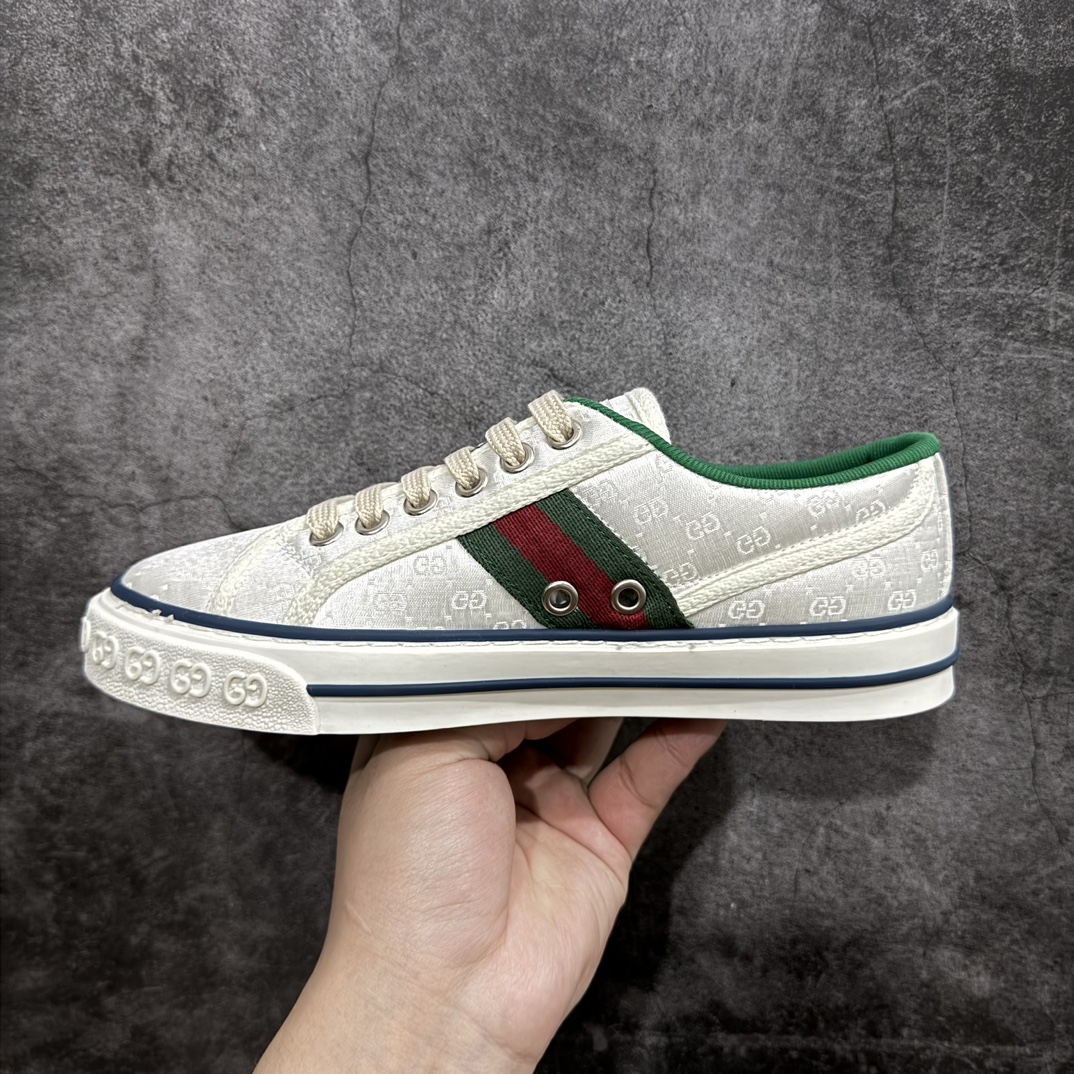 图片[2]-【海外专供版】Gucci Tennis 1977 Print Sneaker古驰帆布印花复古休闲运动板鞋nn纯原级别 独家定制全身20几个细节点全部做到一致还原吊打市面所有版本 独家原装套装配件官方同源渠道原装订单 采用拼接透气帆布鞋面材质n原装一致鞋舌仿磨环保纸垫n原装雪梨形超软沙绒纸团 内嵌超软皮内里+脚垫#附送购物袋+身份卡+硬质礼盒#中底高弹PU材质+双层TPR无缝隙串色技术组合大底区别市面版本 Size： 35 36 37 38 39 40 41 42 43 44 编码：KH390420-鞋库