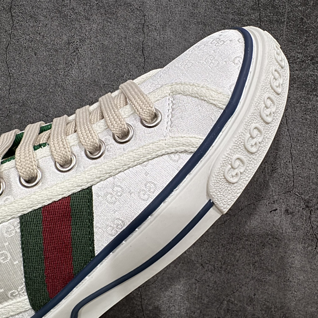 图片[6]-【海外专供版】Gucci Tennis 1977 Print Sneaker古驰帆布印花复古休闲运动板鞋nn纯原级别 独家定制全身20几个细节点全部做到一致还原吊打市面所有版本 独家原装套装配件官方同源渠道原装订单 采用拼接透气帆布鞋面材质n原装一致鞋舌仿磨环保纸垫n原装雪梨形超软沙绒纸团 内嵌超软皮内里+脚垫#附送购物袋+身份卡+硬质礼盒#中底高弹PU材质+双层TPR无缝隙串色技术组合大底区别市面版本 Size： 35 36 37 38 39 40 41 42 43 44 编码：KH390420-鞋库