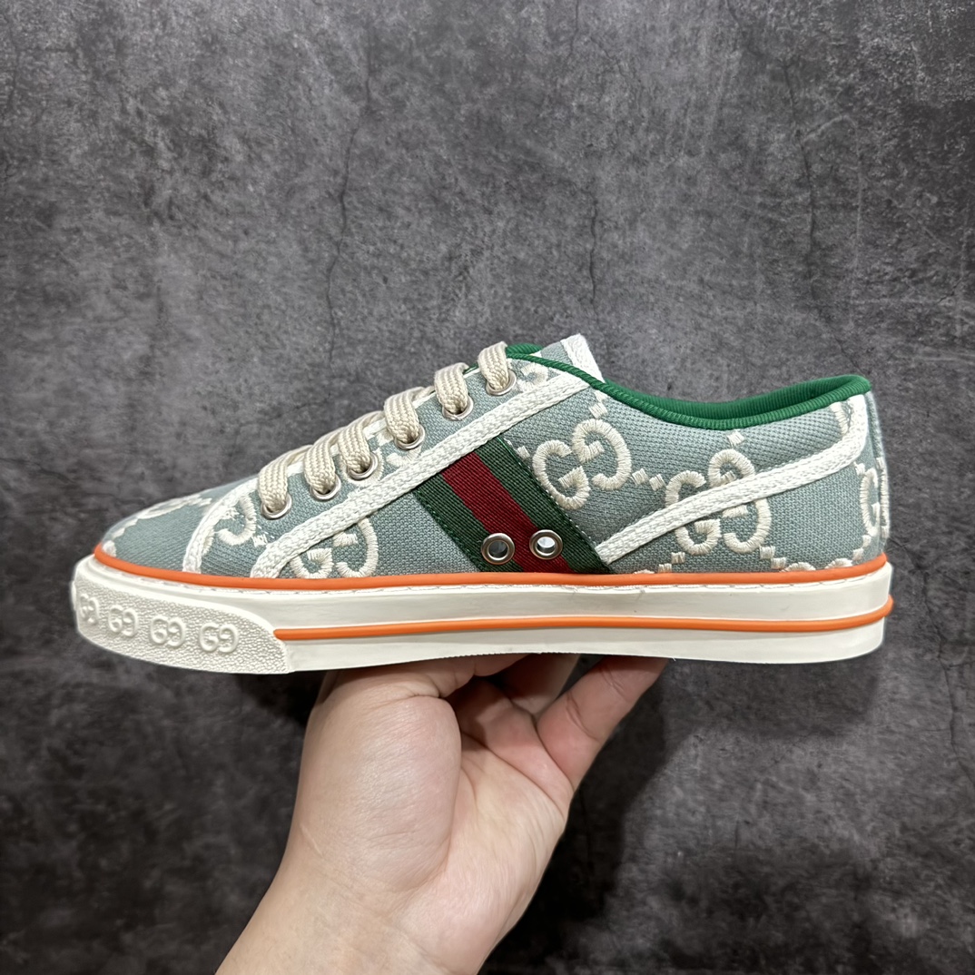 图片[2]-【海外专供版】Gucci Tennis 1977 Print Sneaker古驰帆布印花复古休闲运动板鞋nn纯原级别 独家定制全身20几个细节点全部做到一致还原吊打市面所有版本 独家原装套装配件官方同源渠道原装订单 采用拼接透气帆布鞋面材质n原装一致鞋舌仿磨环保纸垫n原装雪梨形超软沙绒纸团 内嵌超软皮内里+脚垫#附送购物袋+身份卡+硬质礼盒#中底高弹PU材质+双层TPR无缝隙串色技术组合大底区别市面版本 Size： 35 36 37 38 39 40 41 42 43 44 编码：KH390420-鞋库