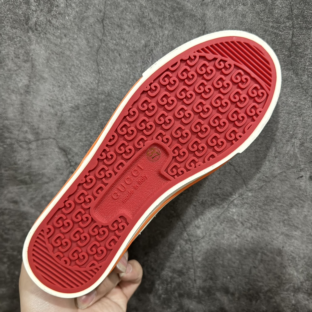 图片[9]-【海外专供版】Gucci Tennis 1977 Print Sneaker古驰帆布印花复古休闲运动板鞋nn纯原级别 独家定制全身20几个细节点全部做到一致还原吊打市面所有版本 独家原装套装配件官方同源渠道原装订单 采用拼接透气帆布鞋面材质n原装一致鞋舌仿磨环保纸垫n原装雪梨形超软沙绒纸团 内嵌超软皮内里+脚垫#附送购物袋+身份卡+硬质礼盒#中底高弹PU材质+双层TPR无缝隙串色技术组合大底区别市面版本 Size： 35 36 37 38 39 40 41 42 43 44 编码：KH390420-鞋库