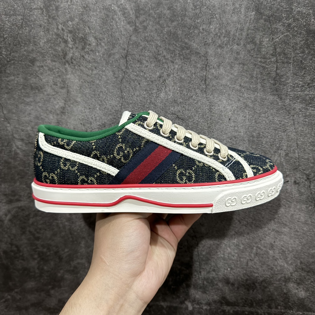 【海外专供版】Gucci Tennis 1977 Print Sneaker古驰帆布印花复古休闲运动板鞋nn纯原级别 独家定制全身20几个细节点全部做到一致还原吊打市面所有版本 独家原装套装配件官方同源渠道原装订单 采用拼接透气帆布鞋面材质n原装一致鞋舌仿磨环保纸垫n原装雪梨形超软沙绒纸团 内嵌超软皮内里+脚垫#附送购物袋+身份卡+硬质礼盒#中底高弹PU材质+双层TPR无缝隙串色技术组合大底区别市面版本 Size： 35 36 37 38 39 40 41 42 43 44 编码：KH390420-鞋库