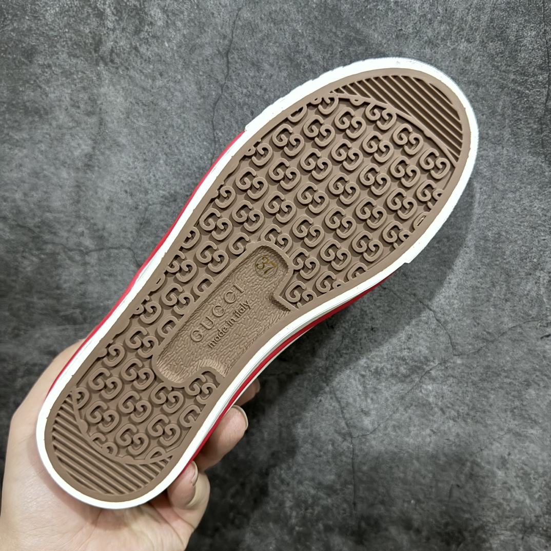 图片[9]-【海外专供版】Gucci Tennis 1977 Print Sneaker古驰帆布印花复古休闲运动板鞋nn纯原级别 独家定制全身20几个细节点全部做到一致还原吊打市面所有版本 独家原装套装配件官方同源渠道原装订单 采用拼接透气帆布鞋面材质n原装一致鞋舌仿磨环保纸垫n原装雪梨形超软沙绒纸团 内嵌超软皮内里+脚垫#附送购物袋+身份卡+硬质礼盒#中底高弹PU材质+双层TPR无缝隙串色技术组合大底区别市面版本 Size： 35 36 37 38 39 40 41 42 43 44 编码：KH390420-鞋库