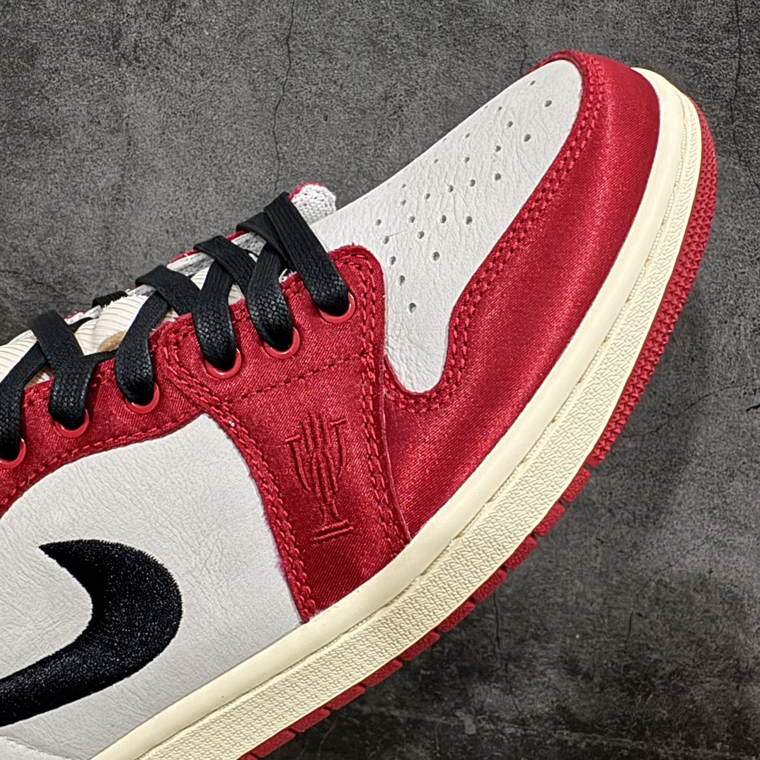 300 【DT版本】Trophy Room x Air Jordan 1 Low OG"Away"乔丹1代低帮联名黑红公牛丝绸 FN0432-100