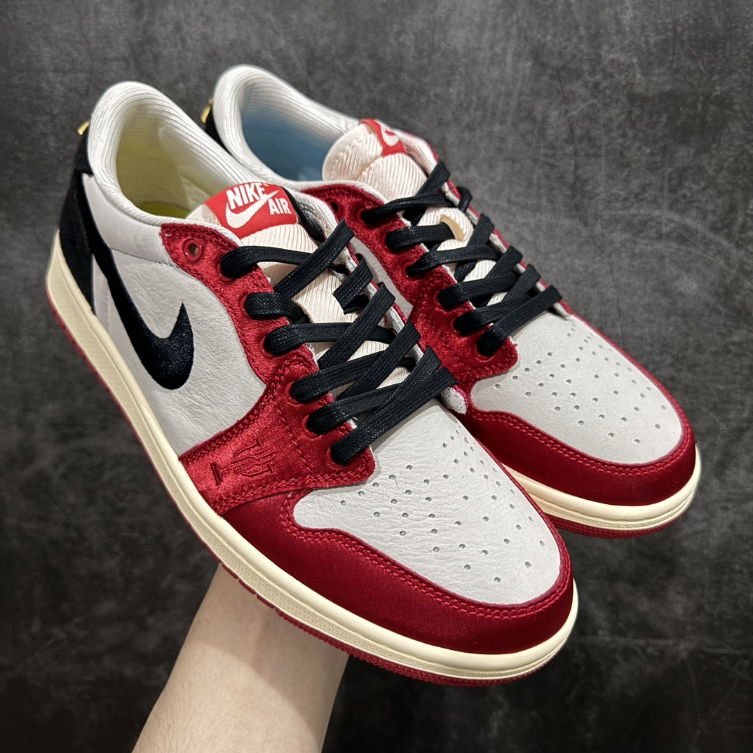 【DT版本】Trophy Room x Air Jordan 1 Low OG\”Away\”乔丹1代低帮联名黑红公牛丝绸 FN0432-100n乔丹之子 原鞋开发平台订单专用代工流水线打造一眼公司货既视感 每一个配色均采购原鞋确认细节  尺码：36 36.5 37.5 38 38.5 39 40 40.5 41 42 42.5 43 44 44.5 45 46 47.5 货号：FN0432-100 尺码：35.5-46含半码-莆田鞋批发中心