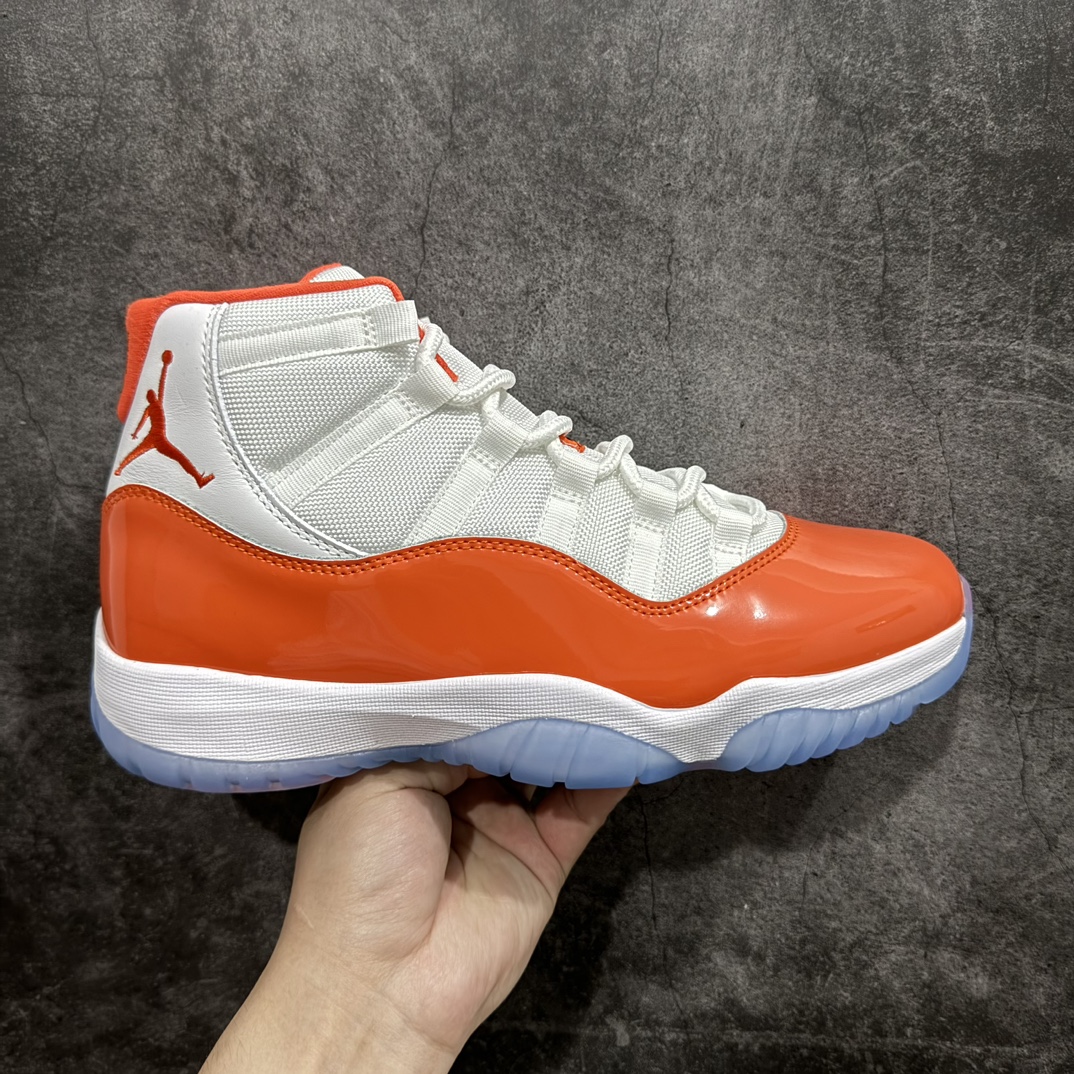 【外贸纯原版本】Air Jordan 11 Retro 高帮 橘白 AJ11 乔丹11代 aj11 乔11 高邦 橙白 乔丹篮球鞋系列n鞋身采用白色尼龙网眼鞋面，搭配橘色漆皮材质覆盖层，展现出不错的整体性设计；后跟依然使用经典的\”二三\”并且采用黑色进行点缀，后跟侧身Jumpman Logo则以橘色刺绣呈现，自带一种简约高贵的气质；鞋带孔辅以橘色绣标上Jordan黑色刺绣点缀，营造出奢华的氛围，最后以白色中底和透明水晶外底及白色Jumpman Logo完善整体设计。 货号：378037-002 尺码：40 40.5 41 42 42.5 43 44 44.5 45 45.5 46 47.5 48.5 编码：777420450-莆田鞋批发中心