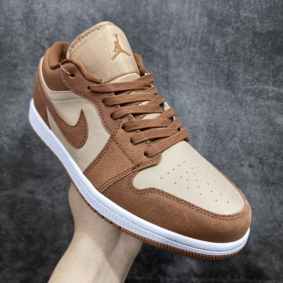 图片[3]-【K版】Air Jordan AJ1 Low低帮 棕褐色 FJ3453-200n全新流水线出品 全部原鞋开发 原楦原纸板开发 全鞋电脑针车 原厂内置全掌气垫 原盒内在原标 唯一Zp原版鞋带绑法 免检产品 全新2022版型 全头层皮料 完美零毛边处理 原厂配置全掌气垫 价格定位良心 几十个配色陆续出货SIZE：36 36.5 37.5 38 38.5 39 40 40.5 41 42 42.5 43 44 44.5 45 46 47.5 编码：LDS240260-鞋库