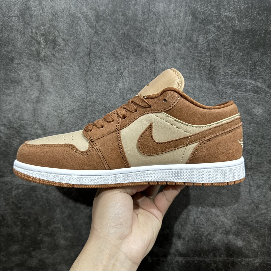 图片[2]-【K版】Air Jordan AJ1 Low低帮 棕褐色 FJ3453-200n全新流水线出品 全部原鞋开发 原楦原纸板开发 全鞋电脑针车 原厂内置全掌气垫 原盒内在原标 唯一Zp原版鞋带绑法 免检产品 全新2022版型 全头层皮料 完美零毛边处理 原厂配置全掌气垫 价格定位良心 几十个配色陆续出货SIZE：36 36.5 37.5 38 38.5 39 40 40.5 41 42 42.5 43 44 44.5 45 46 47.5 编码：LDS240260-鞋库