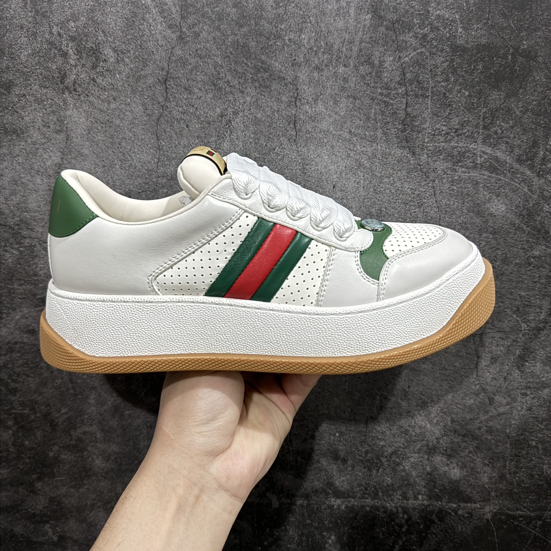 【顶级代购版】Gucci Screener系列 G家古驰胖丁厚底小脏鞋 脏脏鞋nn穿了就舍不得脱下来，松软厚底鞋 轻质不厚重！n增高的同时又显脚踝的纤细～nn目前市场最正确版本n底厚5cm 鞋面都是胖呼呼的，细节到位n注意此款 鞋面每一处内部都填充泡绵n鞋面都有凸起鼓鼓的质感，对版原版 区别市场无填充不胖的版n后跟v字型的线条，让整个鞋子萌而不肥，修身好穿n正品开模定制组合鞋底，厚而宽的底非常平稳的脚感……(区别于市场上窄瘦版本及一体大底 ) 全套礼盒包装，匹配最高版本的定位…… Size：35-39 编码：HS370420-鞋库