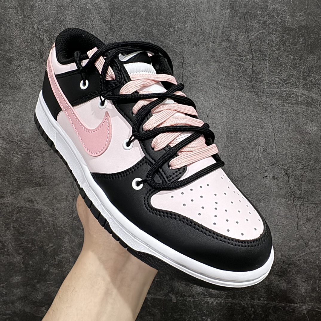 图片[3]-【纯原cs版本】Nike Dunk Low 东京树莓 黑粉 定制版解构绑带休闲板鞋n#配色灵感来源于黑色粉色撞色，简单明了，戈壁滩上的树莓，坚强成长，年轻人的朝气蓬勃。定制球鞋可以正常穿洗，穿着过程中尽量避免剧烈运动、暴力穿着、尖锐物体剐蹭以及高浓度有机溶剂。 货号：CW1590-100 尺码：36 36.5 37.5 38 38.5 39 40 编码：FS290310-鞋库