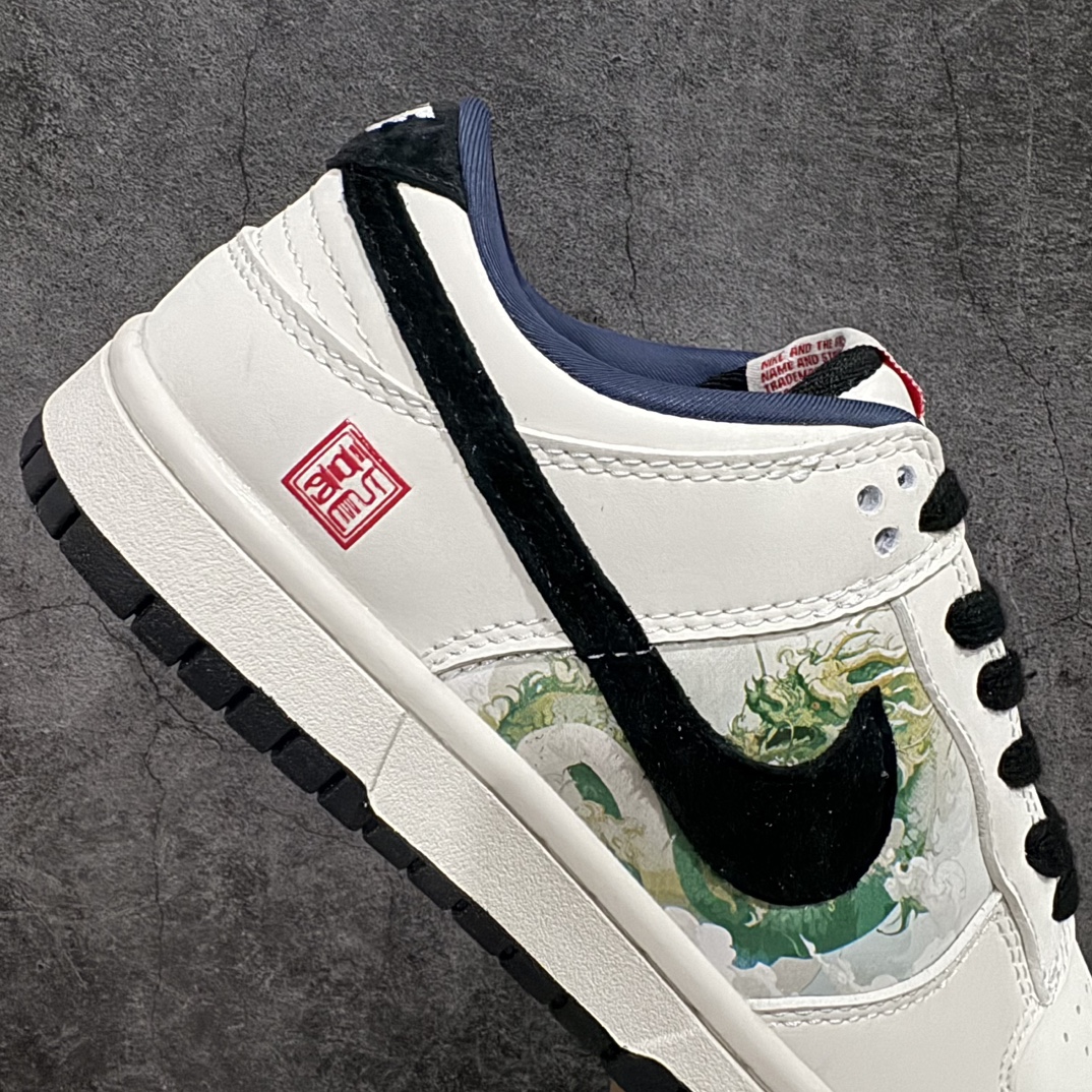 图片[7]-【定制版】Nk SB Dunk Low 中国年限定-青龙 周年高端定制 低帮休闲板鞋货号：XB3802-711n#定制鞋盒 大厂纯原品质出货 超高清洁度 皮料切割干净无任何毛边 细节完美 整体采用多色拼接 寓意努力奋斗 实现从平凡到卓越的转变 如龙般腾飞 大展宏图（附图赠送龙年吉祥物挂件一枚） 尺码：36 36.5 37.5 38 38.5 39 40 40.5 41 42 42.5 43 44 44.5 45 编码：HXS260280-莆田鞋批发中心