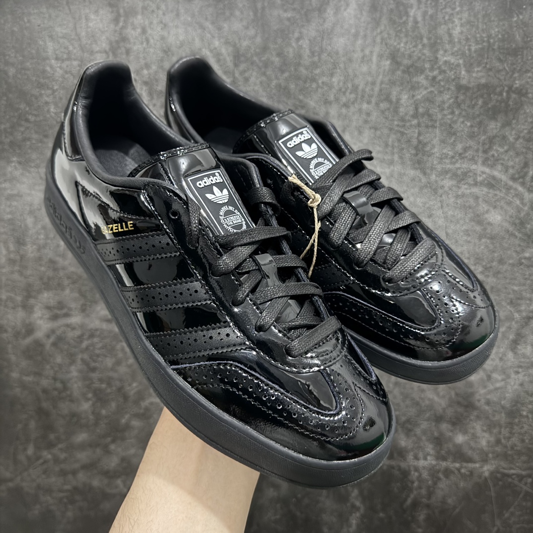 【纯原版】Ad Originals Gazelle Indoor IG1891 三叶草复古休闲防滑耐磨低帮板鞋 纯黑漆皮nn原厂原数据版型皮料切割干净无任何毛边鞋型细节完美 超高清洁度 尺码：35.5 36 36.5 37 38 38.5 39 40 40.5 41 42 42.5 43 44 44.5 45 编码：NM250270-鞋库