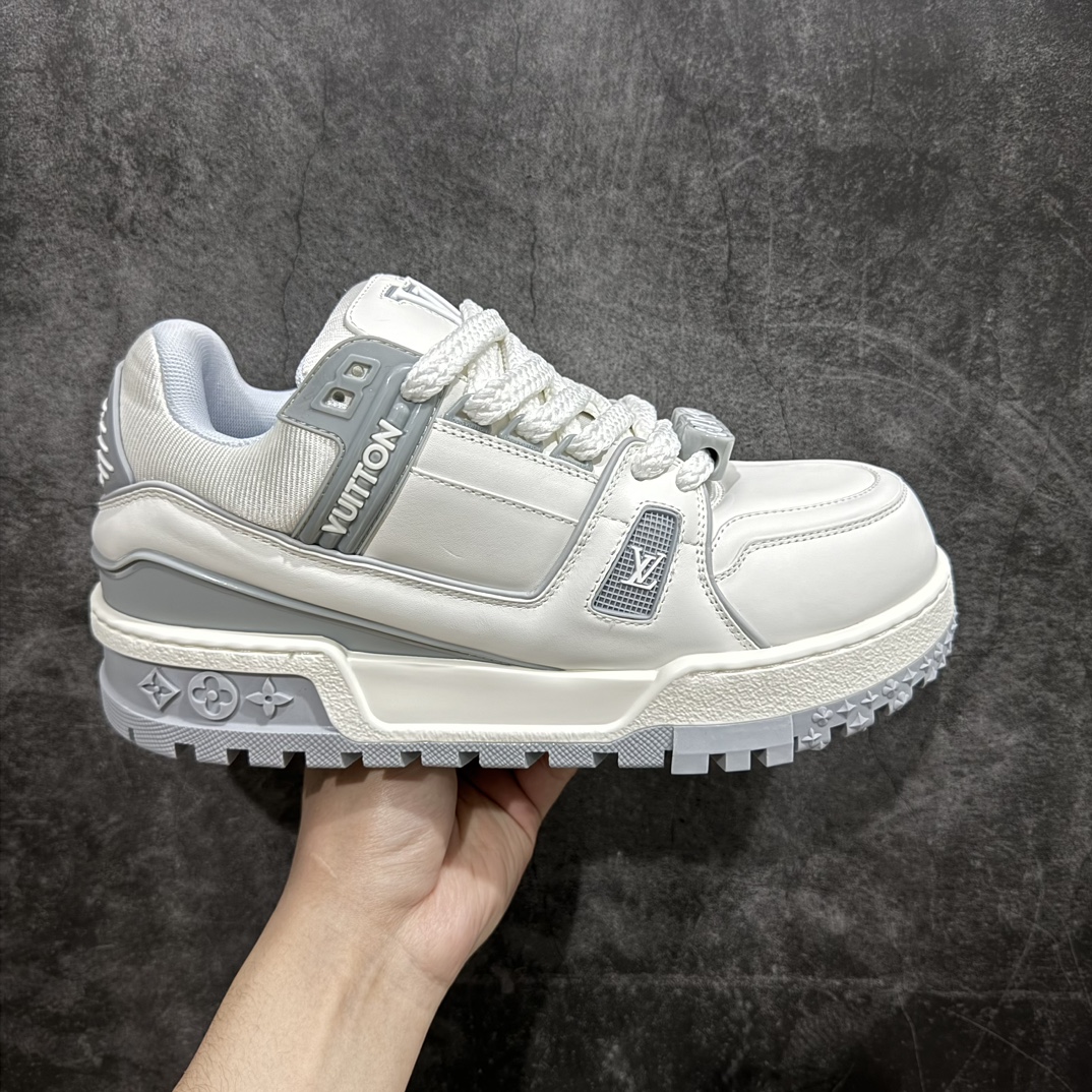 【广东纯原黄礼盒版】Louis Vuitton LV 路易威登 Trainer Maxi 胖丁 低帮休闲板鞋全新私人订单出货 海淘代购同渠道 正确折叠鞋盒 平台外贸高端零售专供品质 原版开发 完美楦型 还原度达到98% 鞋面独家订制压纹漆皮 大底TPU 私模Tpu大底 三色组合厚底 完美增高4-5cm 提供原版可配备对比 拒绝市场吹嘘所谓原版开发  尺码：35 36 37 38 39 40 41 42 43 44 45 编码：KH550580-莆田鞋批发中心