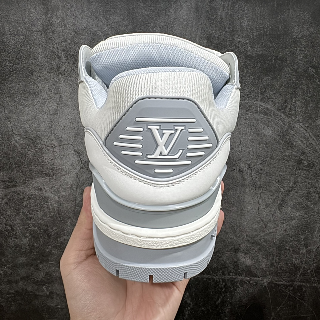 图片[4]-【广东纯原黄礼盒版】Louis Vuitton LV 路易威登 Trainer Maxi 胖丁 低帮休闲板鞋全新私人订单出货 海淘代购同渠道 正确折叠鞋盒 平台外贸高端零售专供品质 原版开发 完美楦型 还原度达到98% 鞋面独家订制压纹漆皮 大底TPU 私模Tpu大底 三色组合厚底 完美增高4-5cm 提供原版可配备对比 拒绝市场吹嘘所谓原版开发  尺码：35 36 37 38 39 40 41 42 43 44 45 编码：KH550580-鞋库